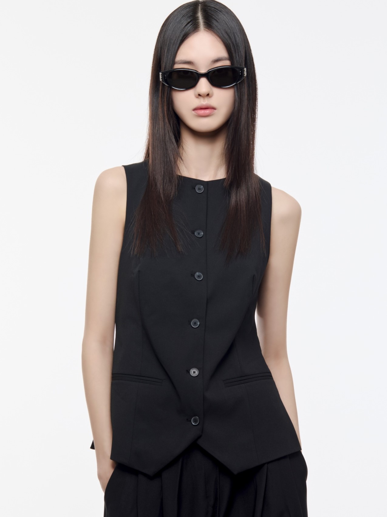 Kính Gentle Monster Kunst 01 Sophisticated Cat-eye Sunglasses in Black 8