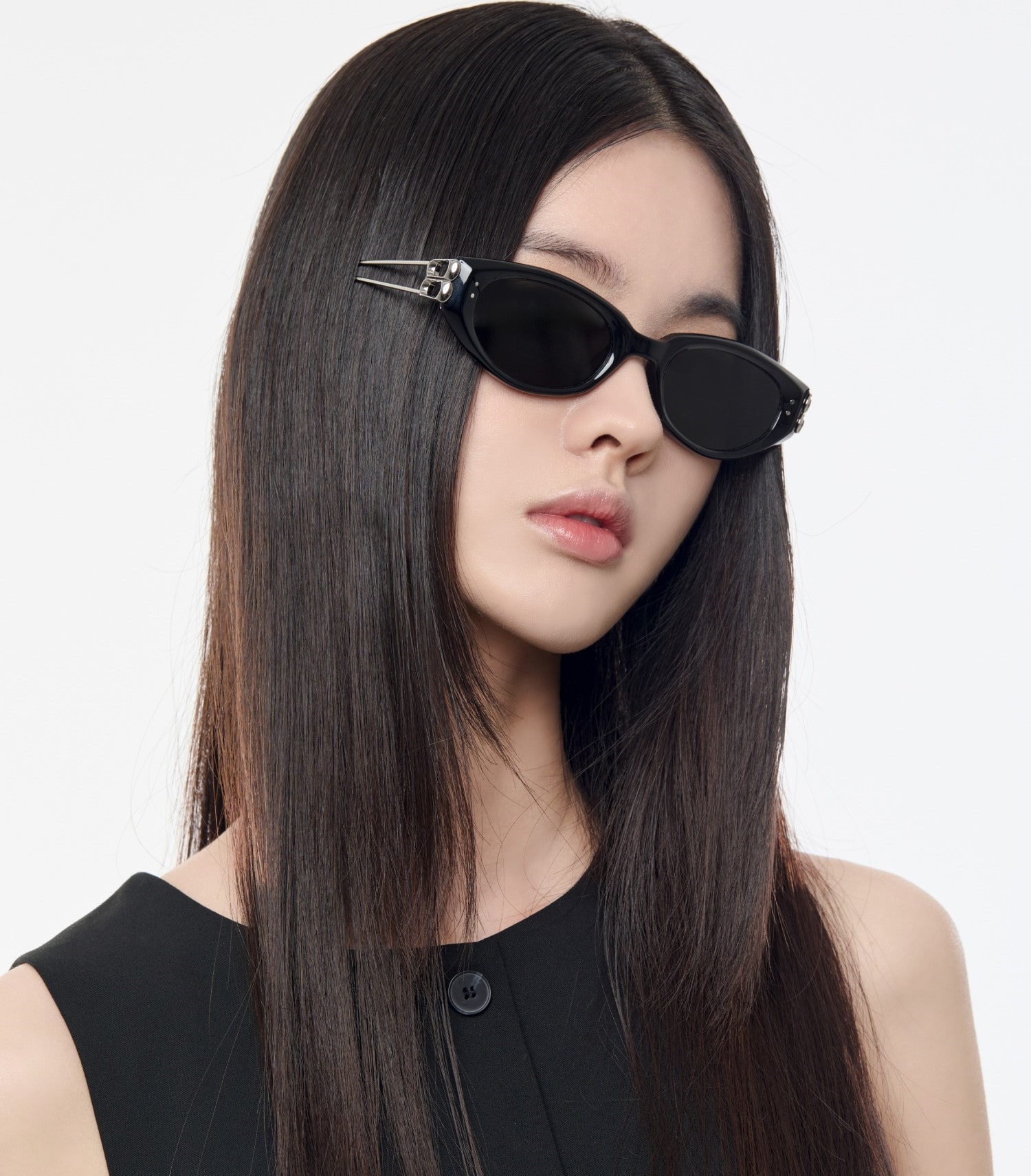 Kính Gentle Monster Kunst 01 Sophisticated Cat-eye Sunglasses in Black 11
