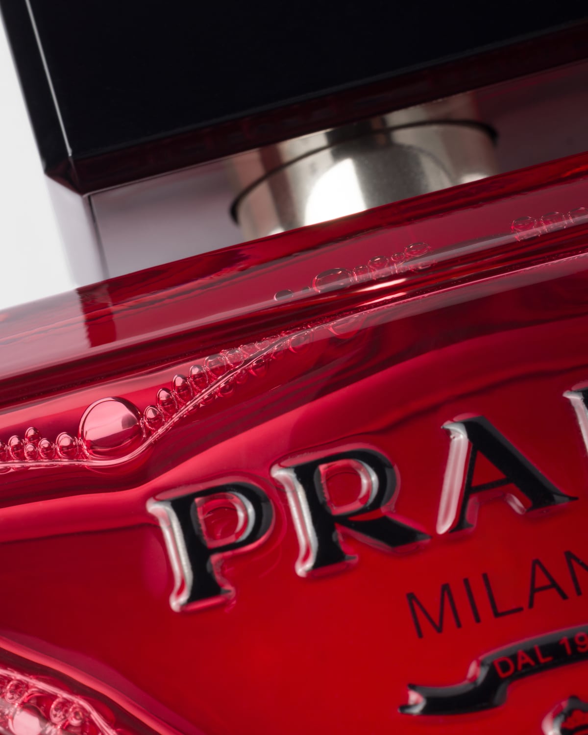 Nước hoa Prada Paradoxe Radical Essence Parfum 2