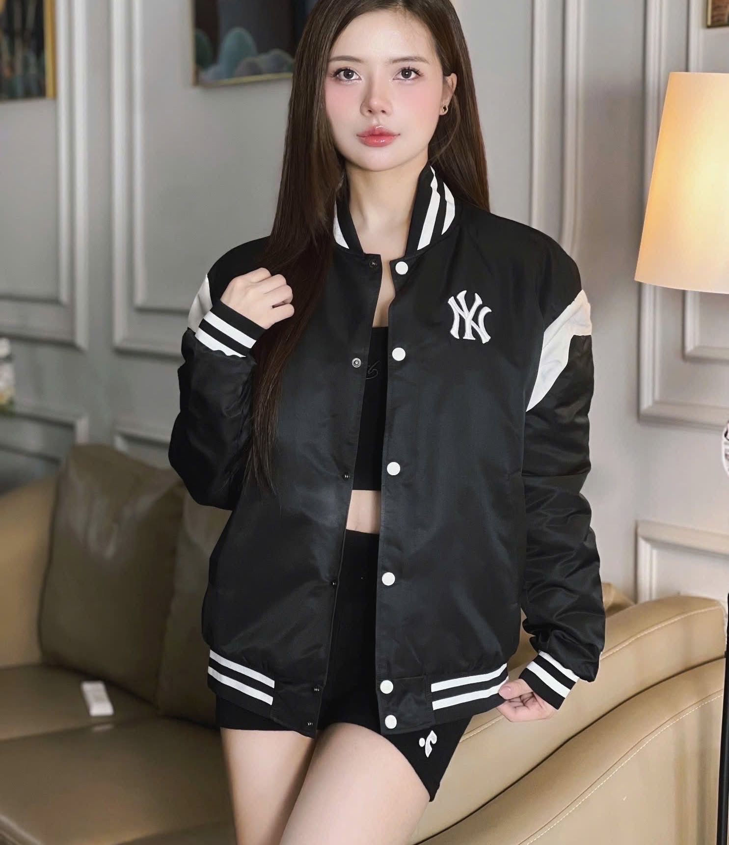 Áo Khoác Bomber New Era Yankees Varsity Jacket Black 2