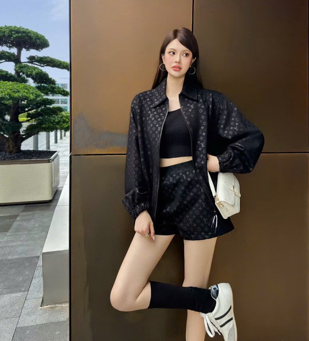 Quần ngắn nữ LV Louis Vuitton Monogram Jogging Shorts Black 8