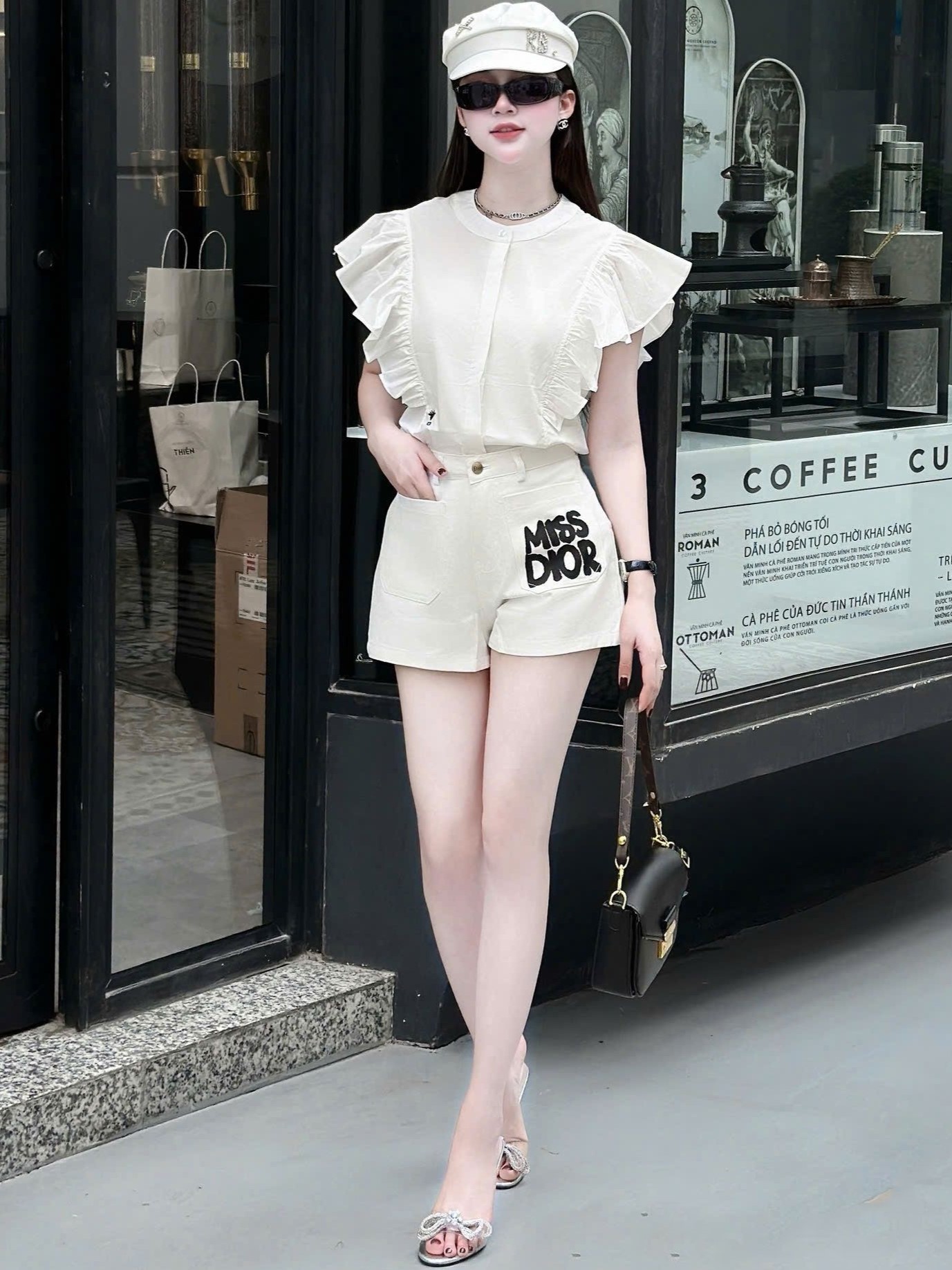 Set áo trắng bèo quần short Miss Dior 4