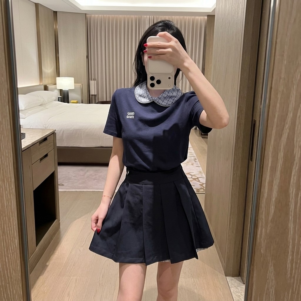 Set áo thun cổ bẻ váy ngắn xếp ly phối màu Miu Miu 7