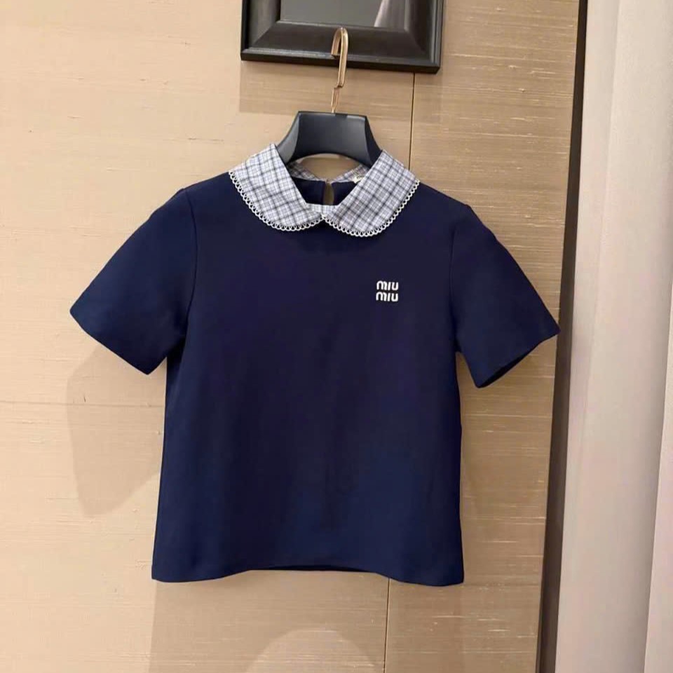 Set áo thun cổ bẻ váy ngắn xếp ly phối màu Miu Miu 1