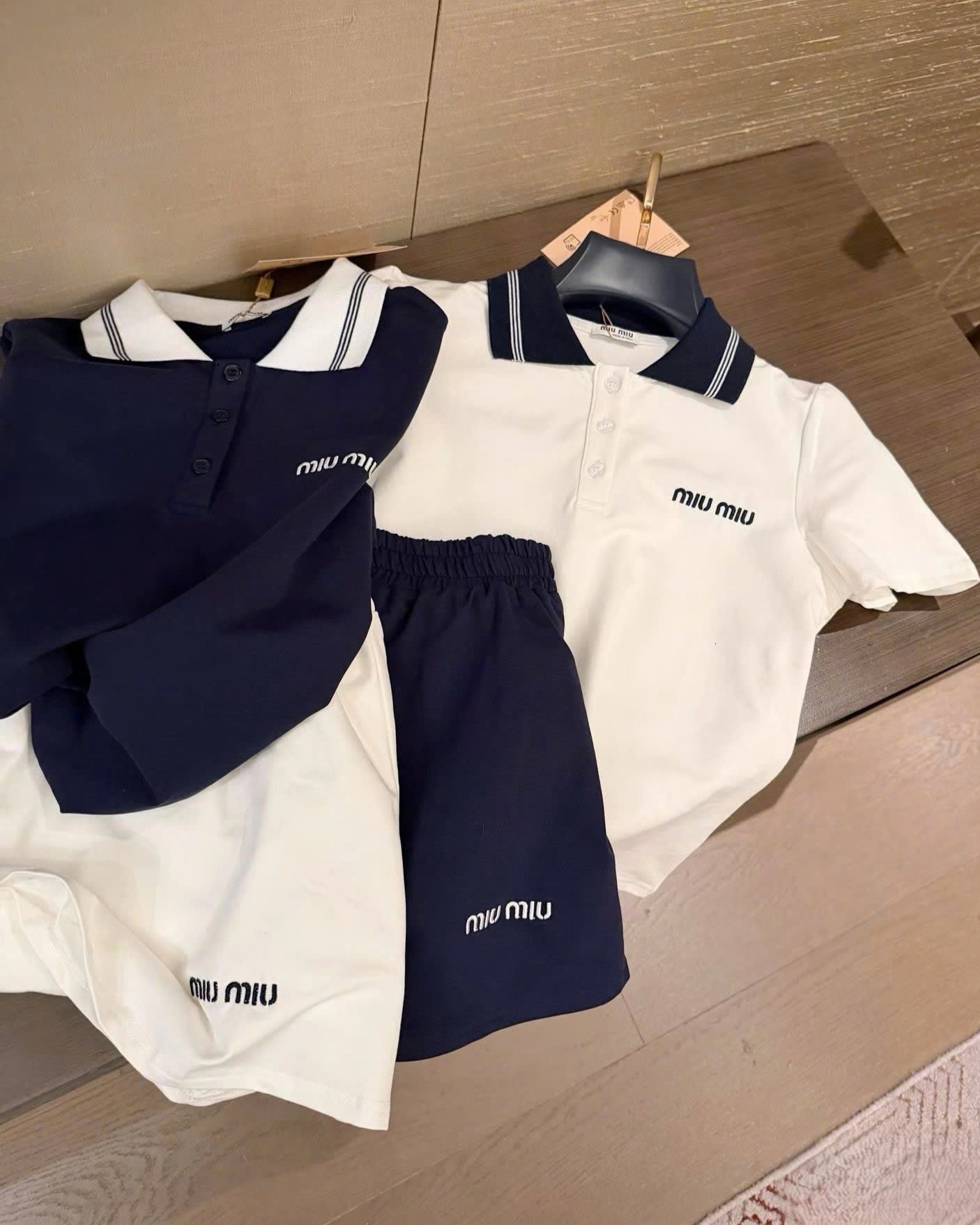 Set áo váy thun trắng xanh Miu Miu 4