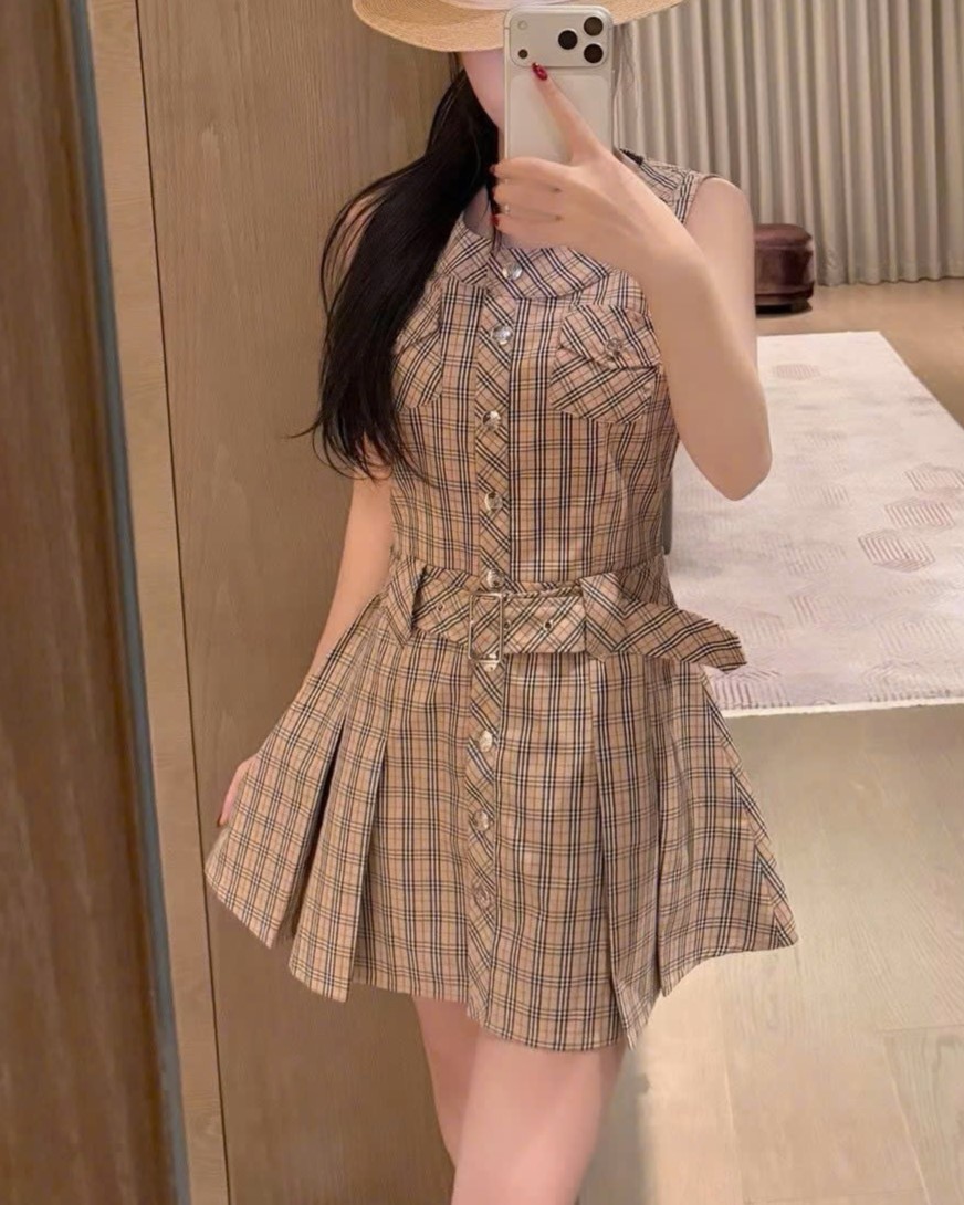 Áo đầm nữ Burberry sát nách dáng váy xòe 1
