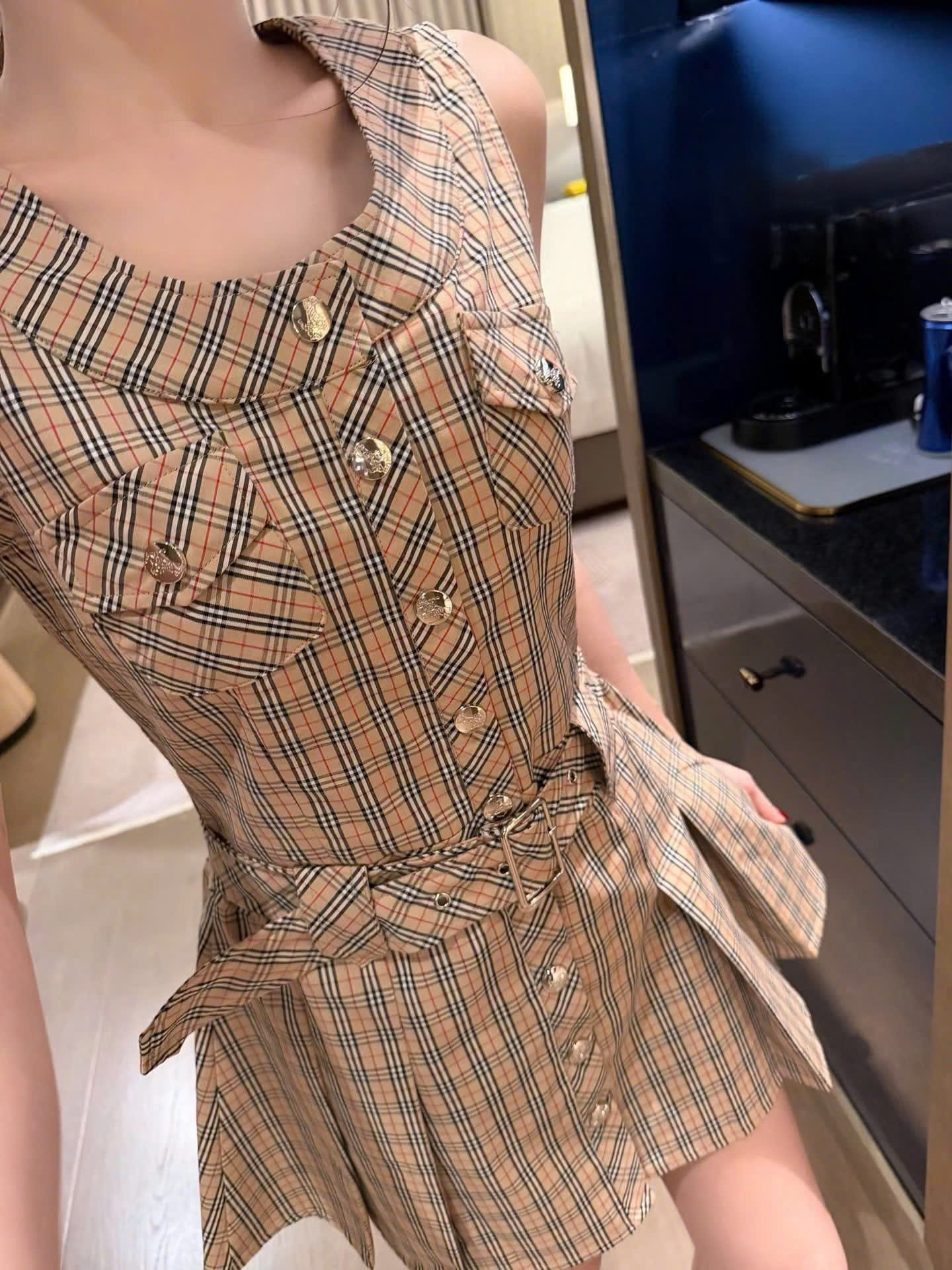 Áo đầm nữ Burberry sát nách dáng váy xòe 2