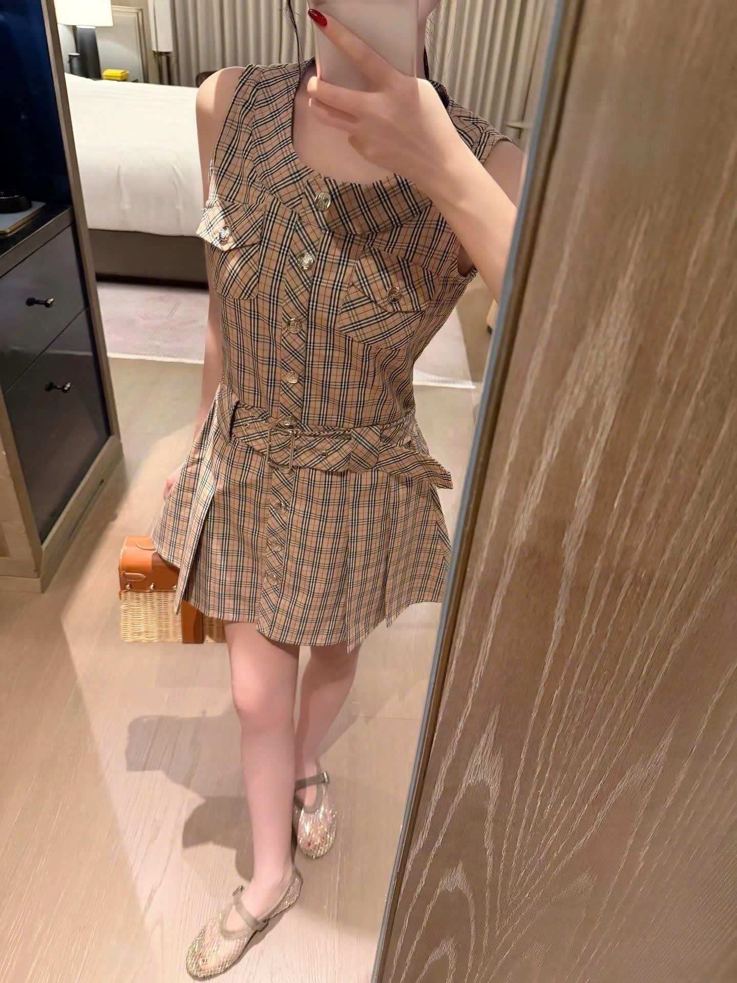 Áo đầm nữ Burberry sát nách dáng váy xòe 8