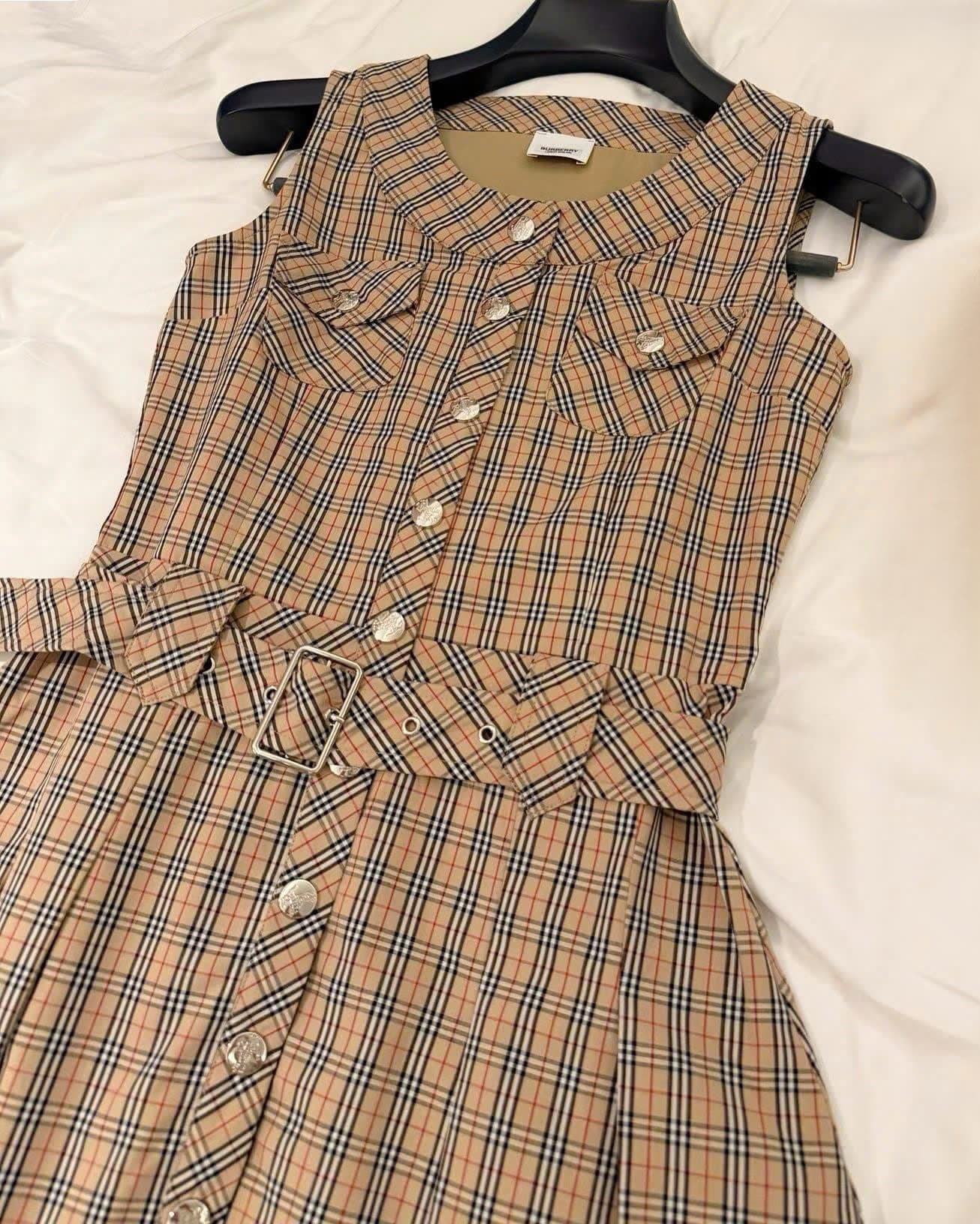 Áo đầm nữ Burberry sát nách dáng váy xòe 9