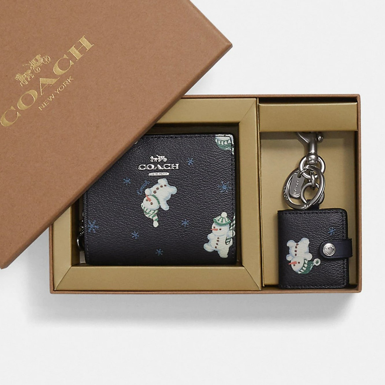 VÍ COACH BOXED SNAP WALLET AND PICTURE FRAME BAG CHARM WITH SNOWMAN PRINT 12