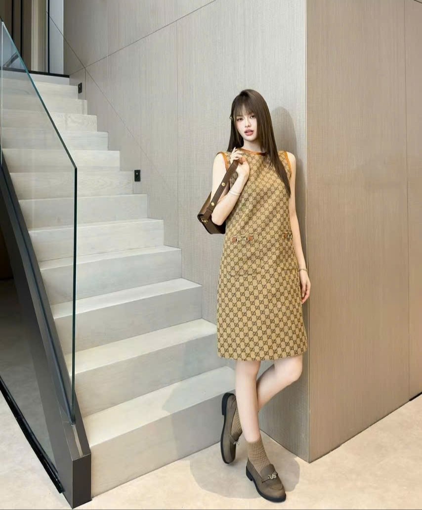 Đầm dài Gucci sát nách nâu 6