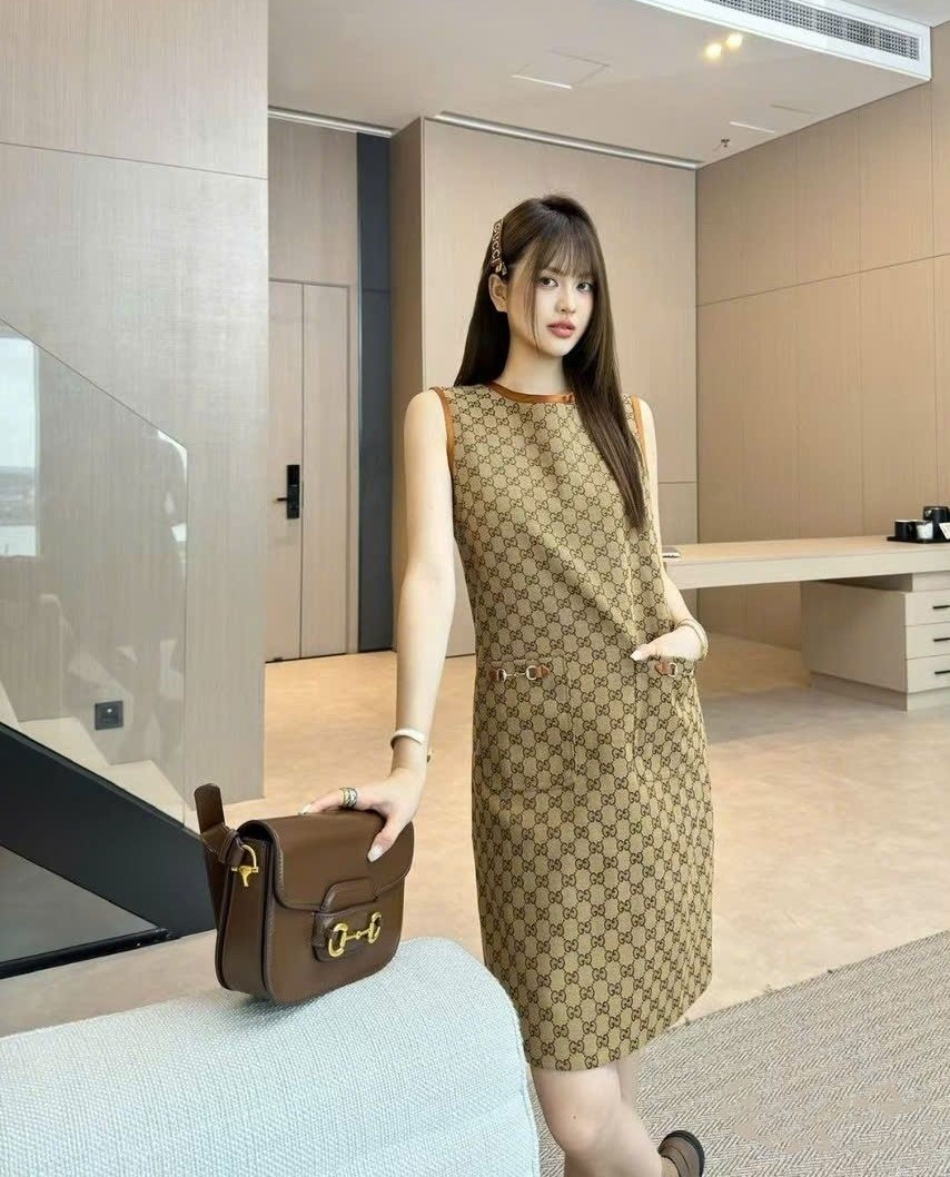 Đầm dài Gucci sát nách nâu 4