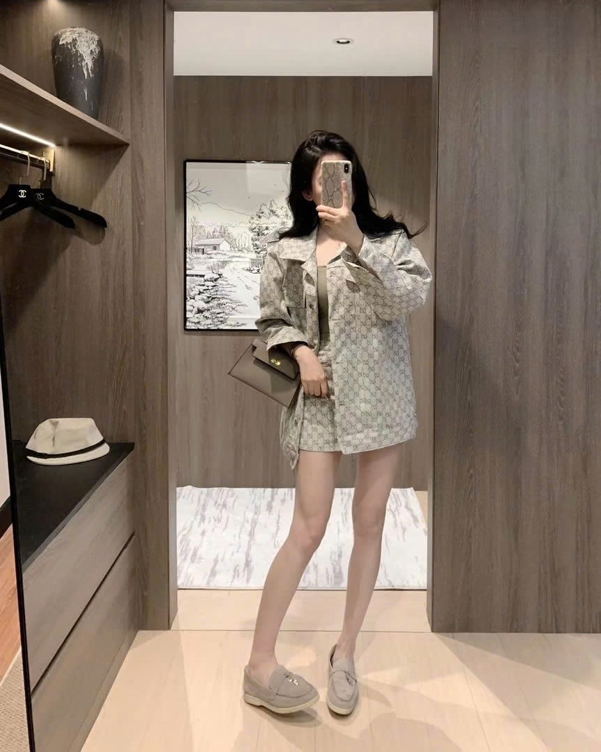 Set jean áo váy ngắn xám Gucci 2