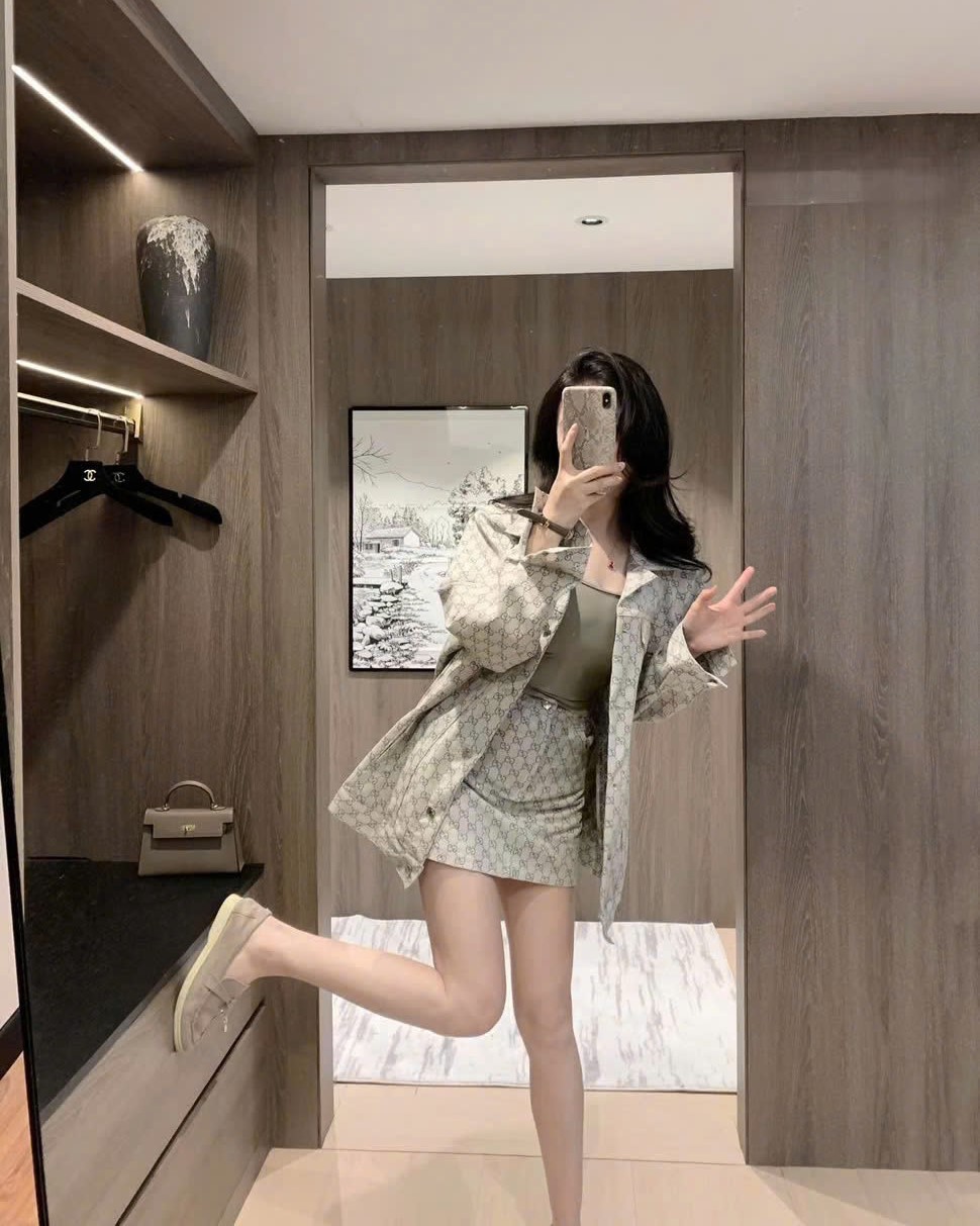 Set jean áo váy ngắn xám Gucci 3