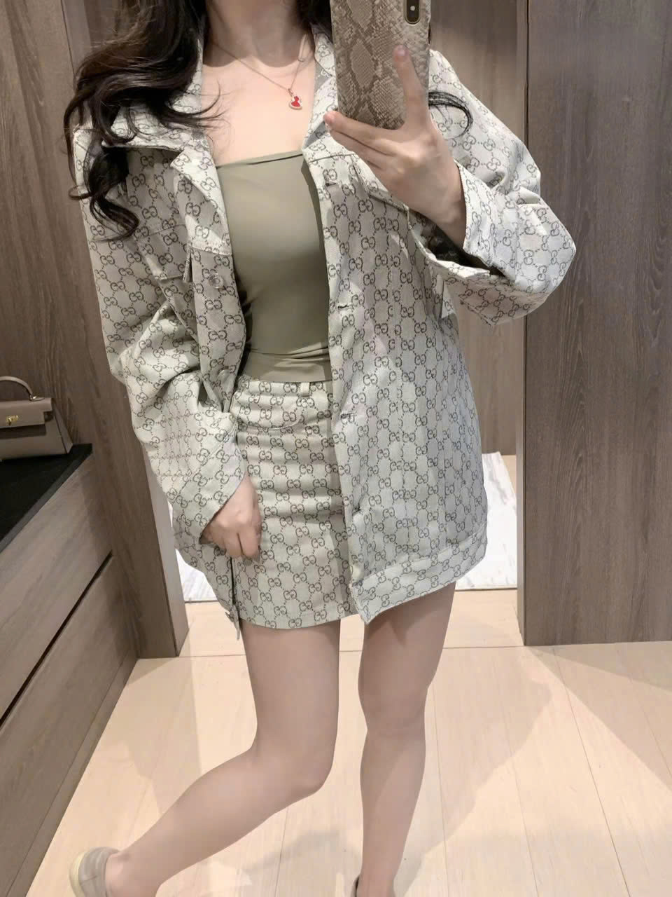 Set jean áo váy ngắn xám Gucci 4
