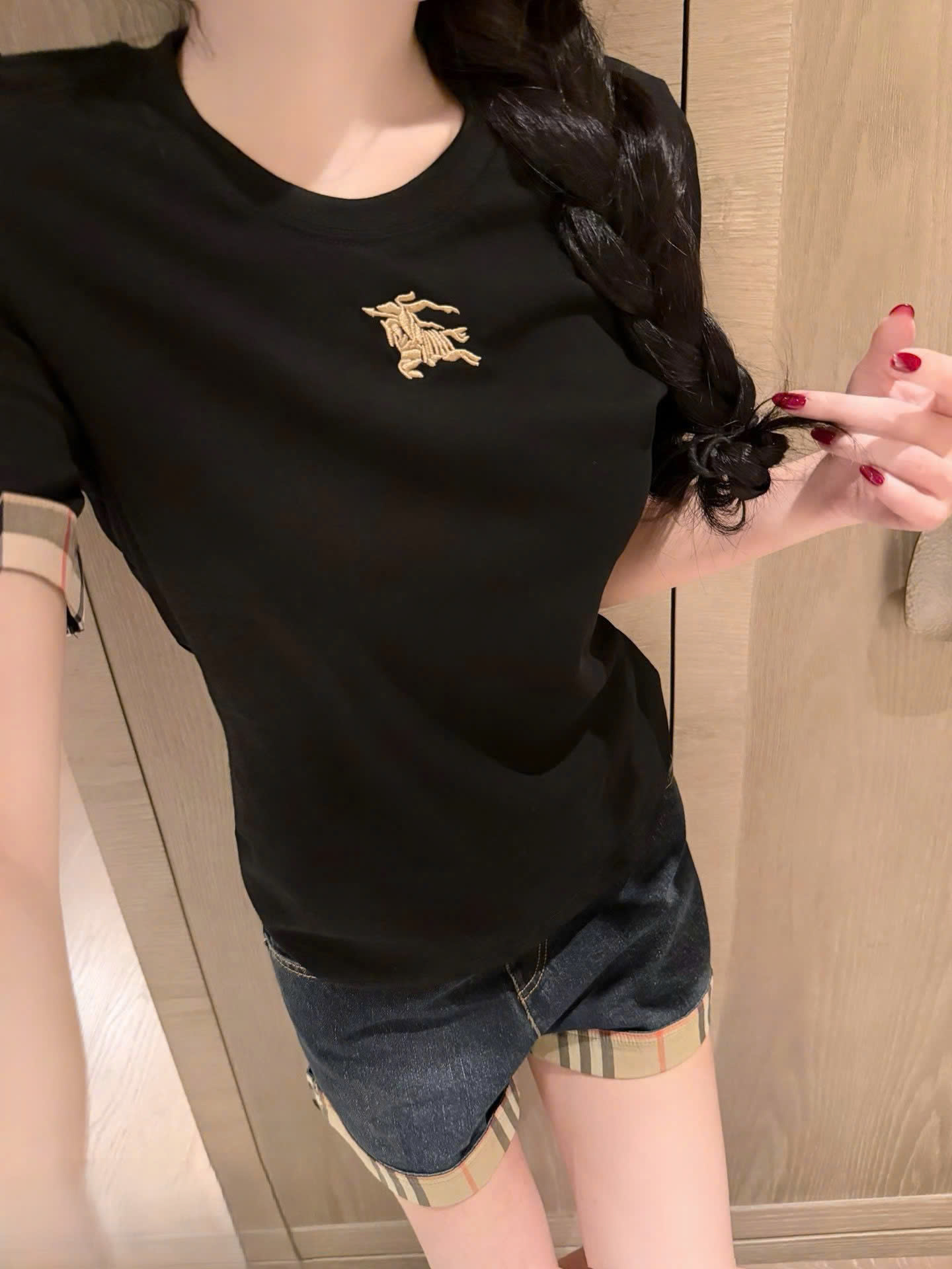 Set áo thun trắng đen quần short nữ Burberry 2