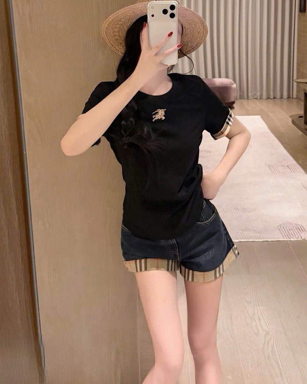 Set áo thun trắng đen quần short nữ Burberry 6
