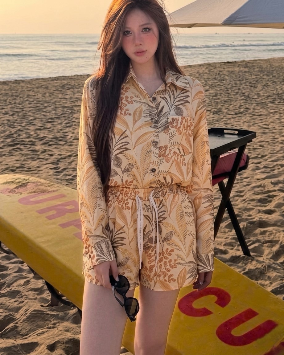 Set bộ tơ lụa vàng họa tiết hoa lá Gucci 4