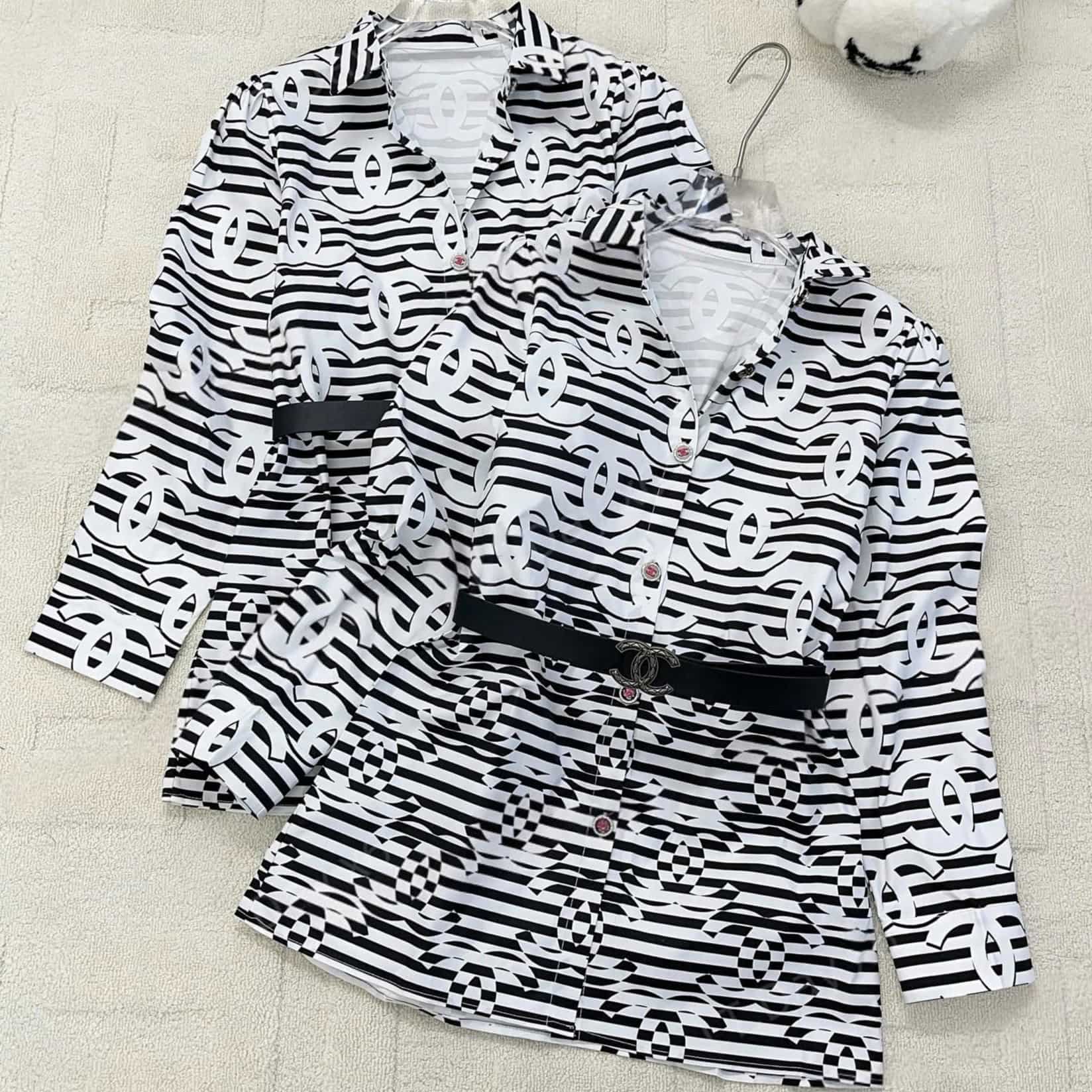 Sơ mi tay dài họa tiết trắng đen kèm thắt lưng Chanel 6