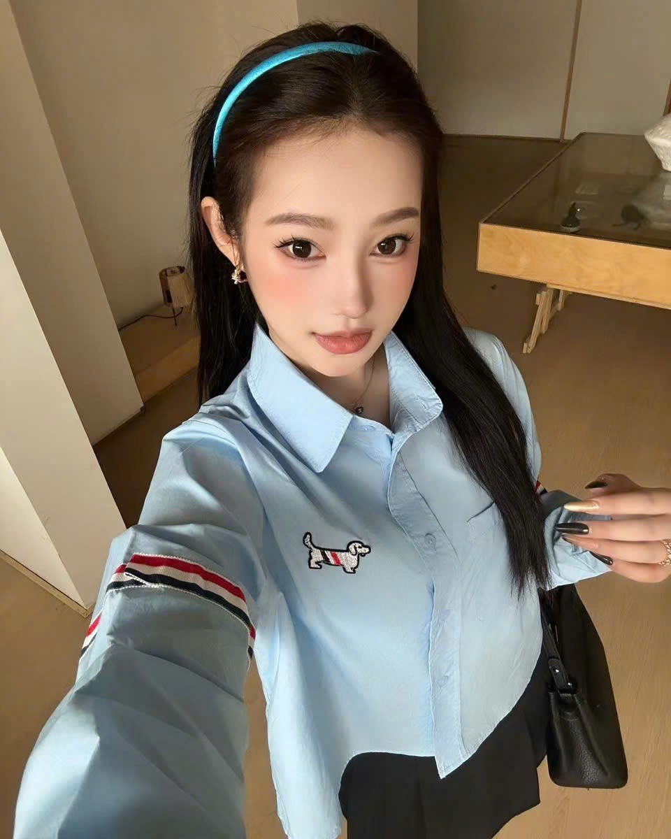 Áo sơ mi tay dài dàng vừa logo chó Thom Browne 2