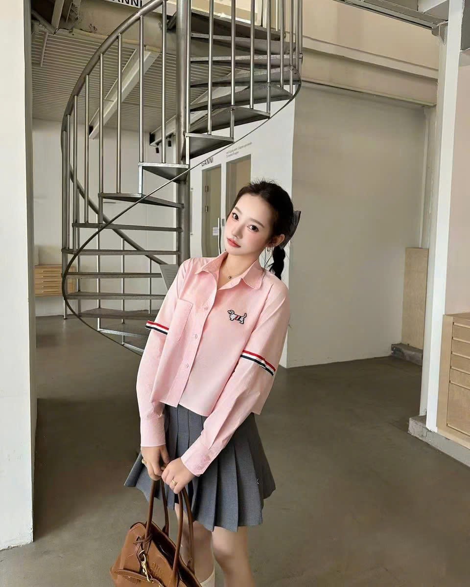 Áo sơ mi tay dài dàng vừa logo chó Thom Browne 8