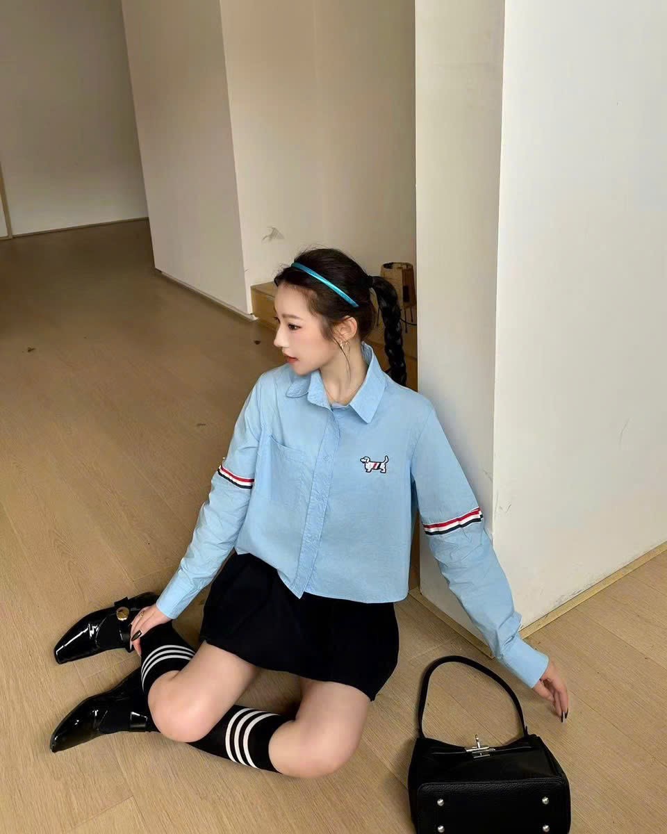 Áo sơ mi tay dài dàng vừa logo chó Thom Browne 9