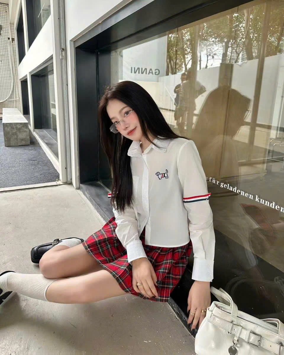 Áo sơ mi tay dài dàng vừa logo chó Thom Browne 10