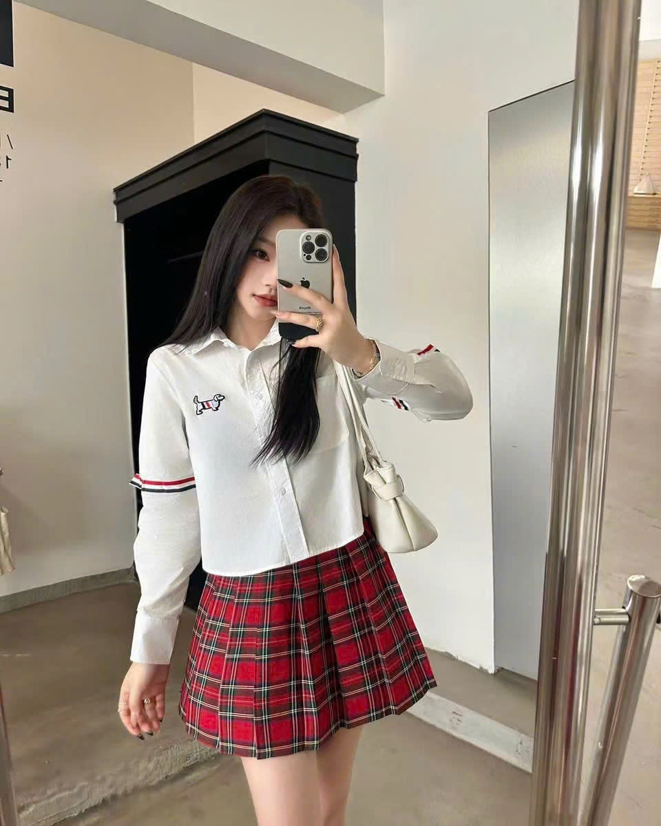Áo sơ mi tay dài dàng vừa logo chó Thom Browne 11