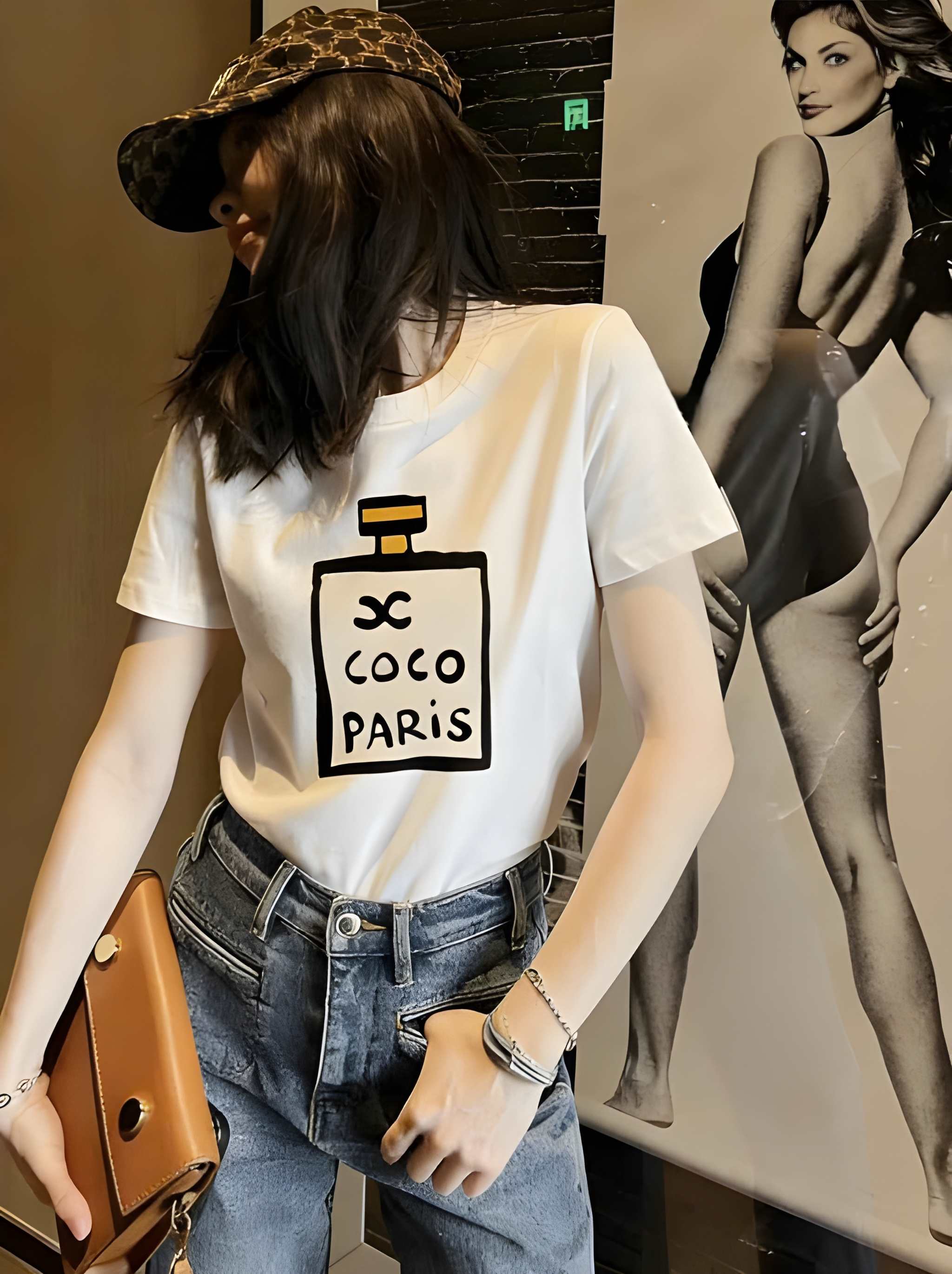 Áo thun trắng họa tiết hãng Chanel Coco 4