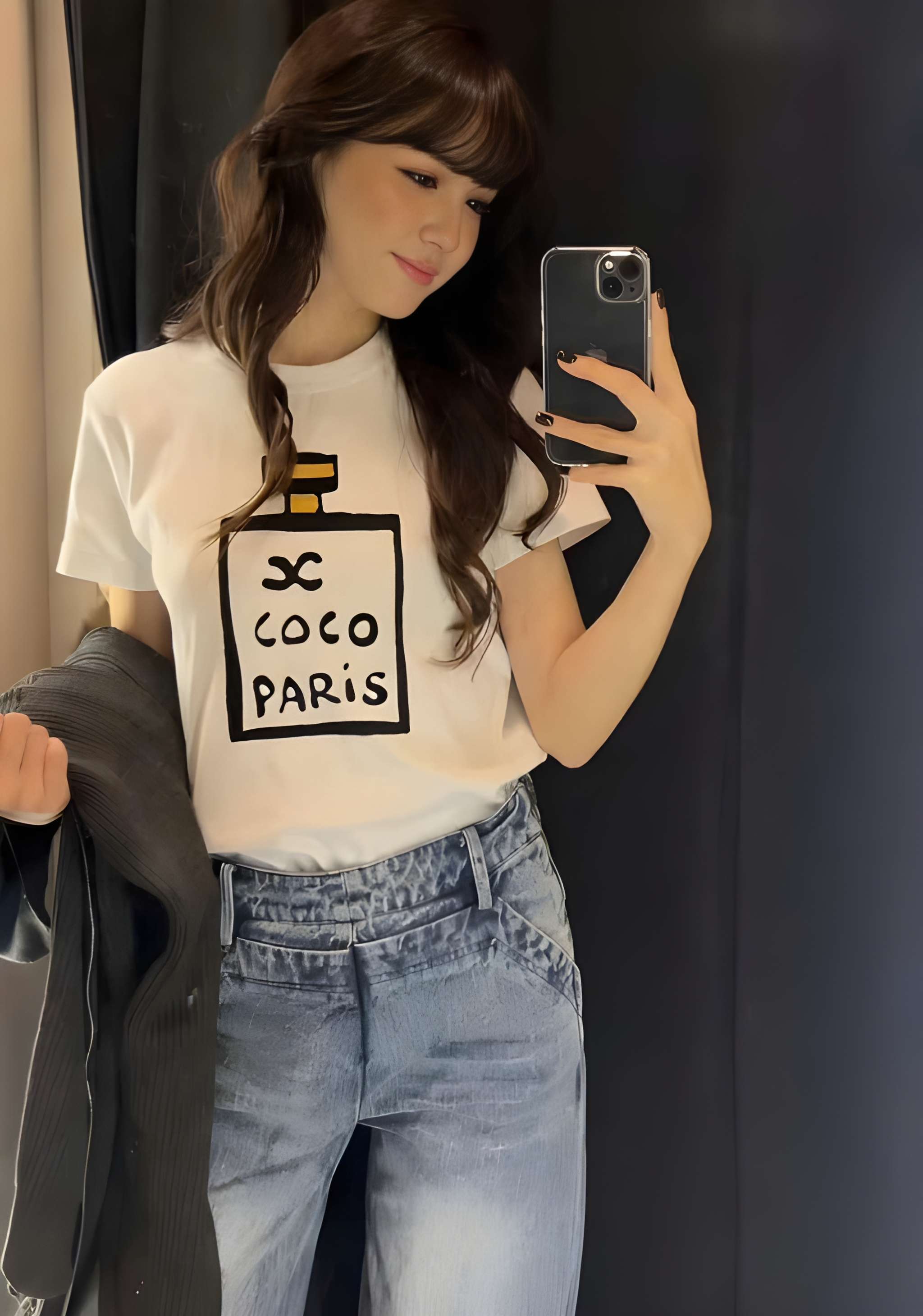 Áo thun trắng họa tiết hãng Chanel Coco 5