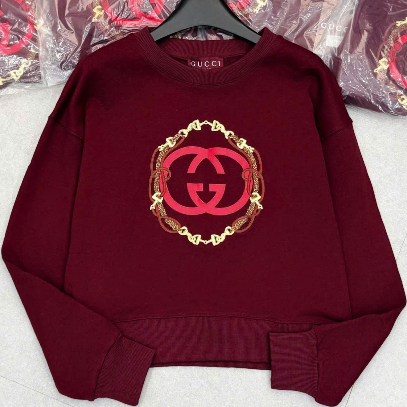 Áo nữ màu đỏ và trắng nữ Gucci 2