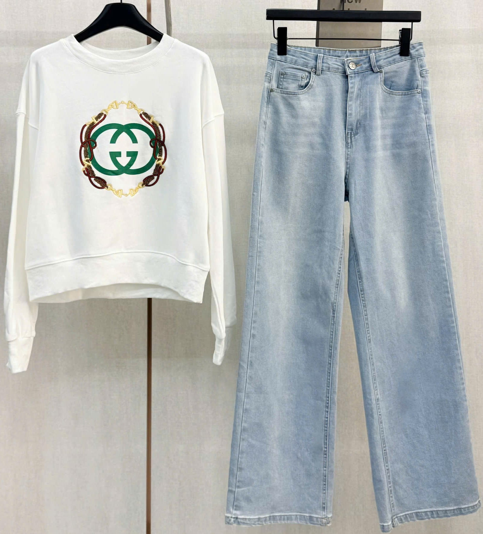 Áo nữ màu đỏ và trắng nữ Gucci 9