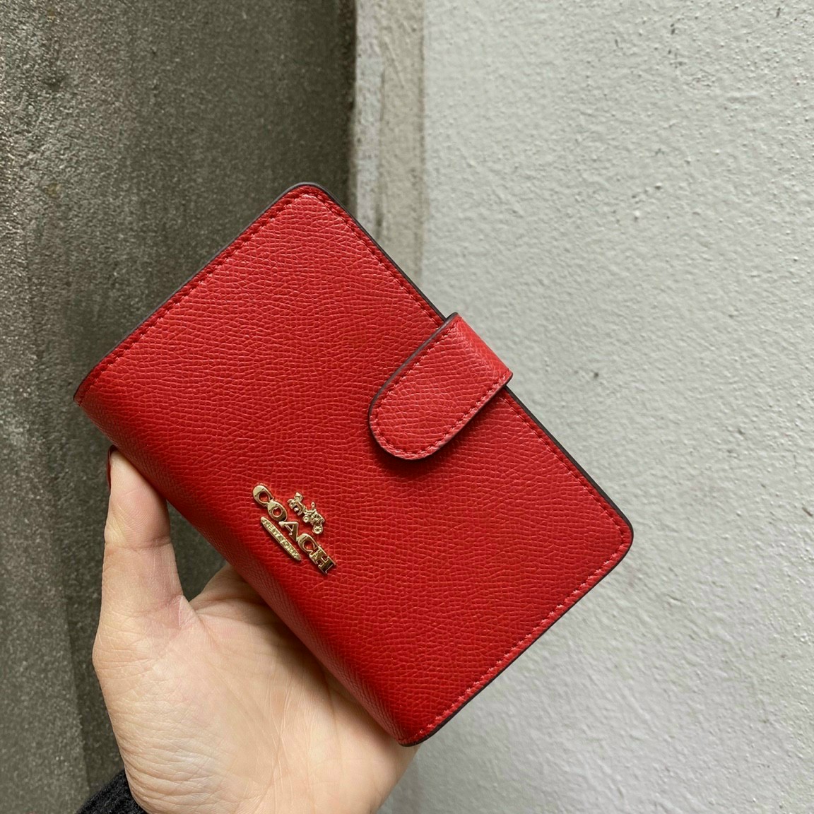 Ví nữ Medium Corner Zip Wallet In Crossgrain Leather (Coach F11484)