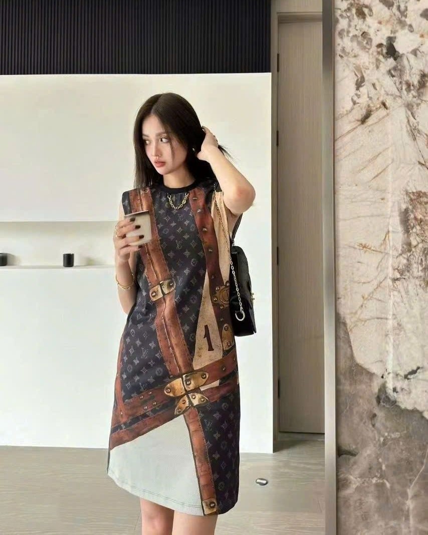 Áo đầm Louis Vuitton Sleeveless LV Trunk T-Shirt 1AGHCH 2