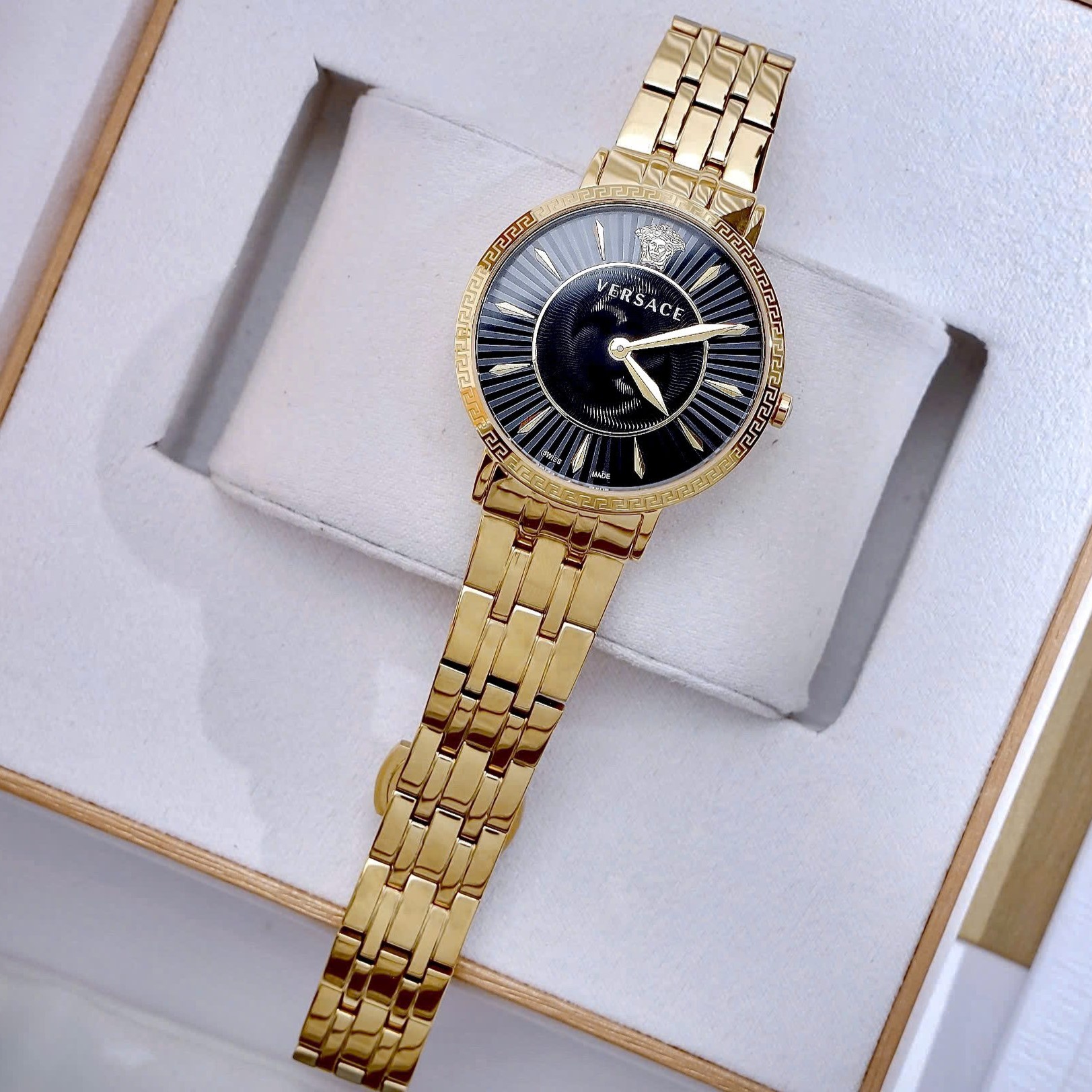 Đồng hồ nữ Versace V-Eternal Lady Bracelet Watch VEJL00722 12