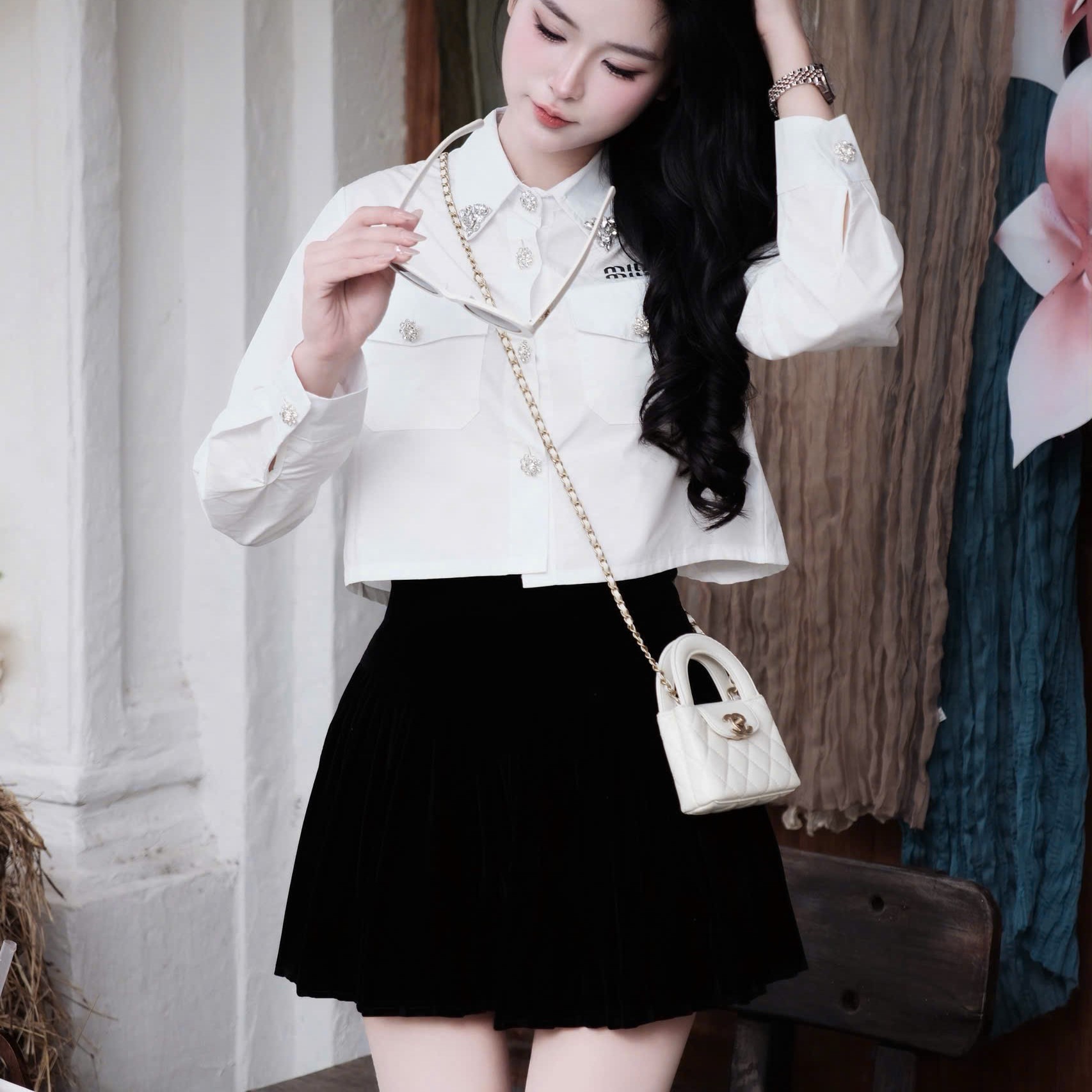 Sơ mi nữ màu trắng cổ phối đá Miu Miu 1