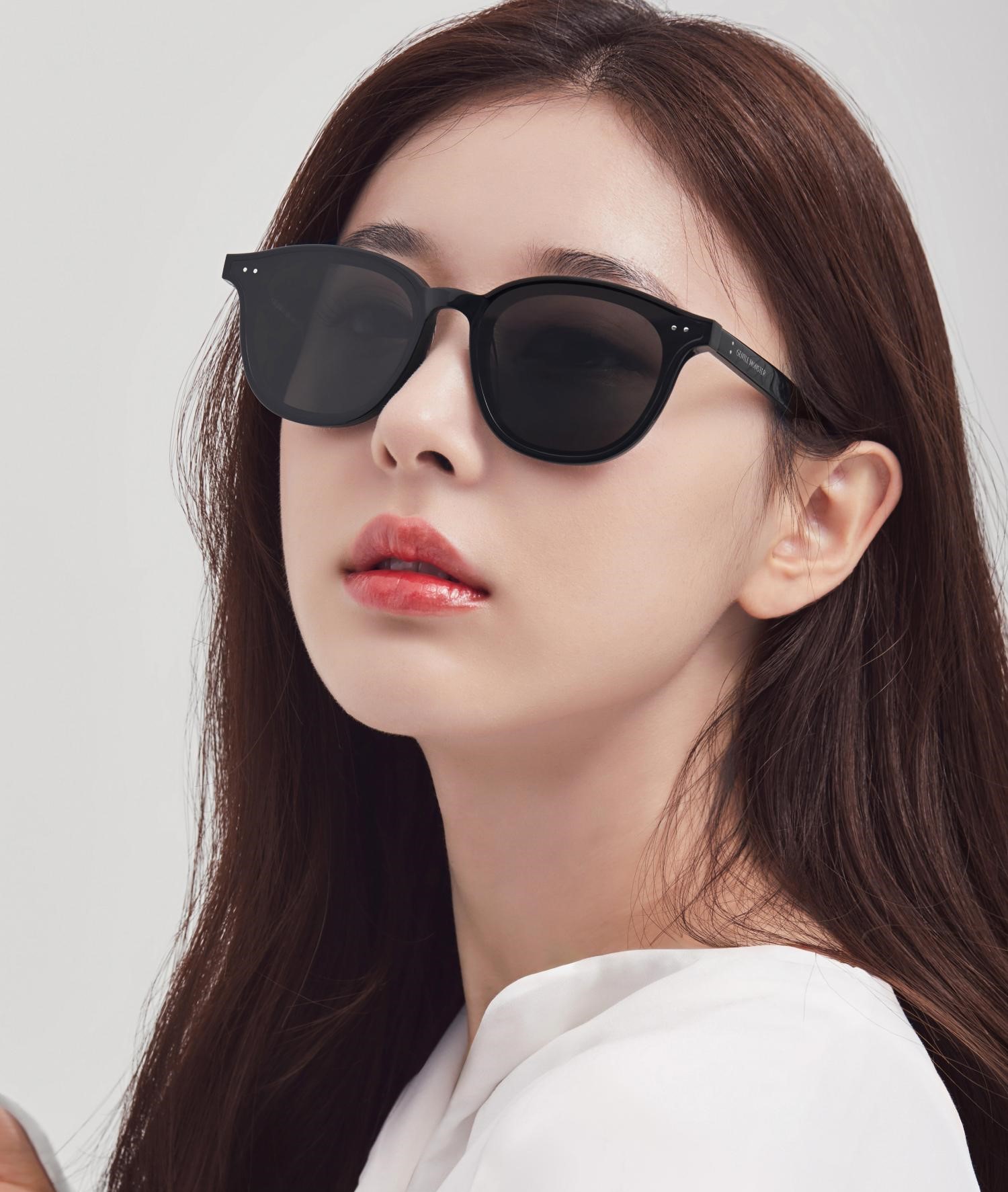 Mắt kính Gentle Monster Lang 01 Black Lenses Round Acetate Frame 29