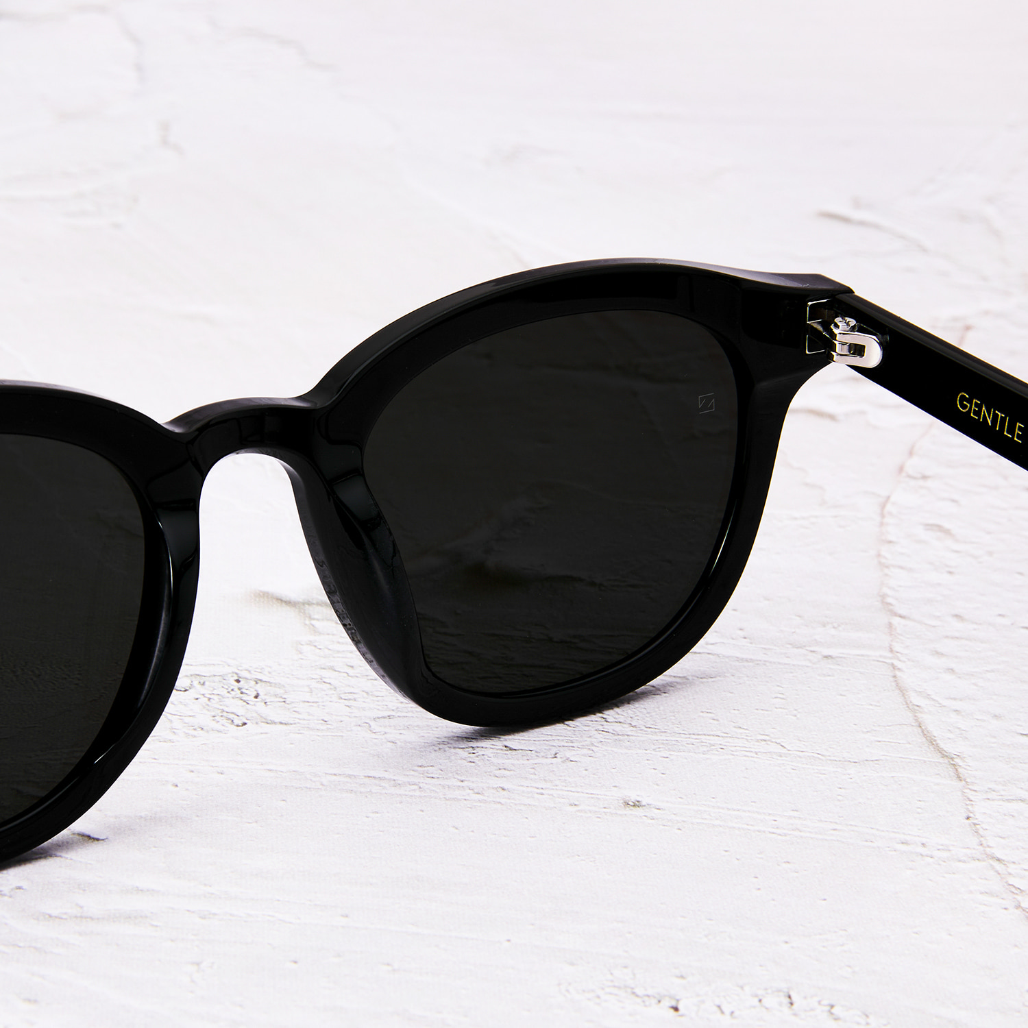 Mắt kính Gentle Monster Lang 01 Black Lenses Round Acetate Frame 30