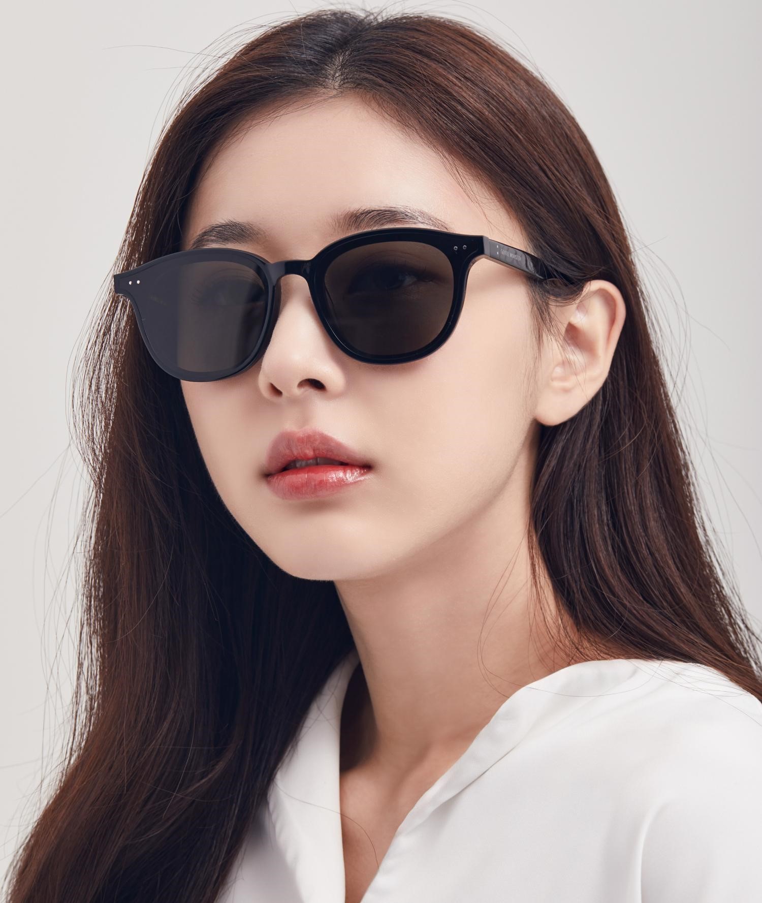 Mắt kính Gentle Monster Lang 01 Black Lenses Round Acetate Frame 32