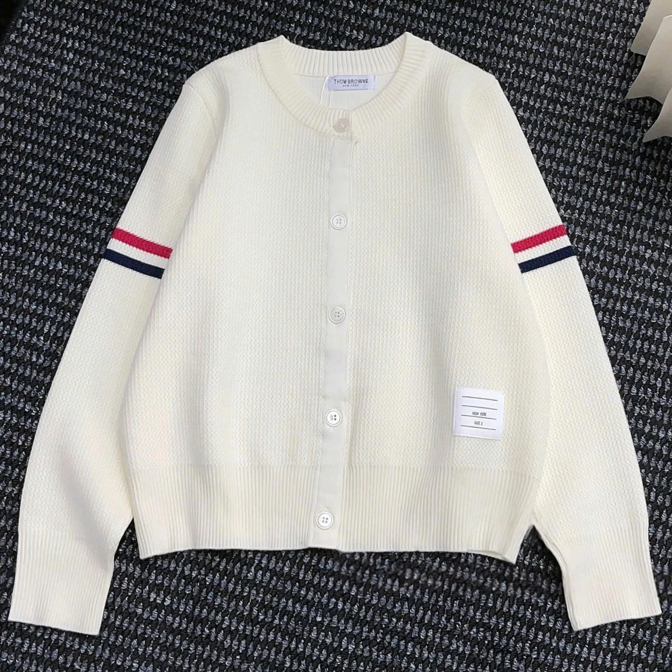 Áo khoác len tay dài Thom Browne 5