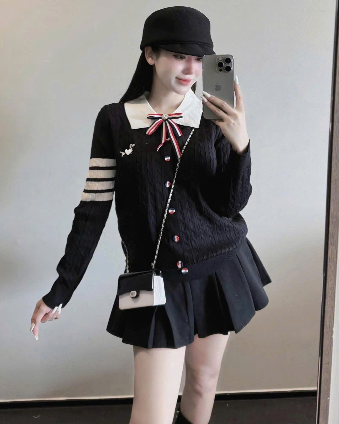 Áo len cổ nơ Thom Browne 2
