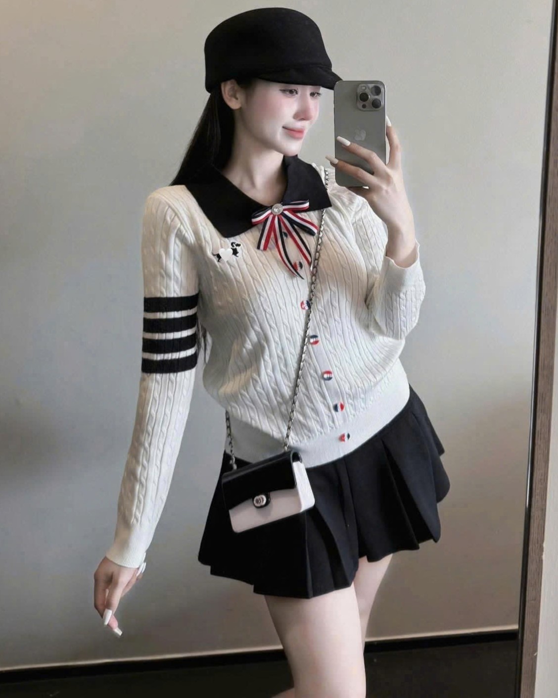 Áo len cổ nơ Thom Browne 4