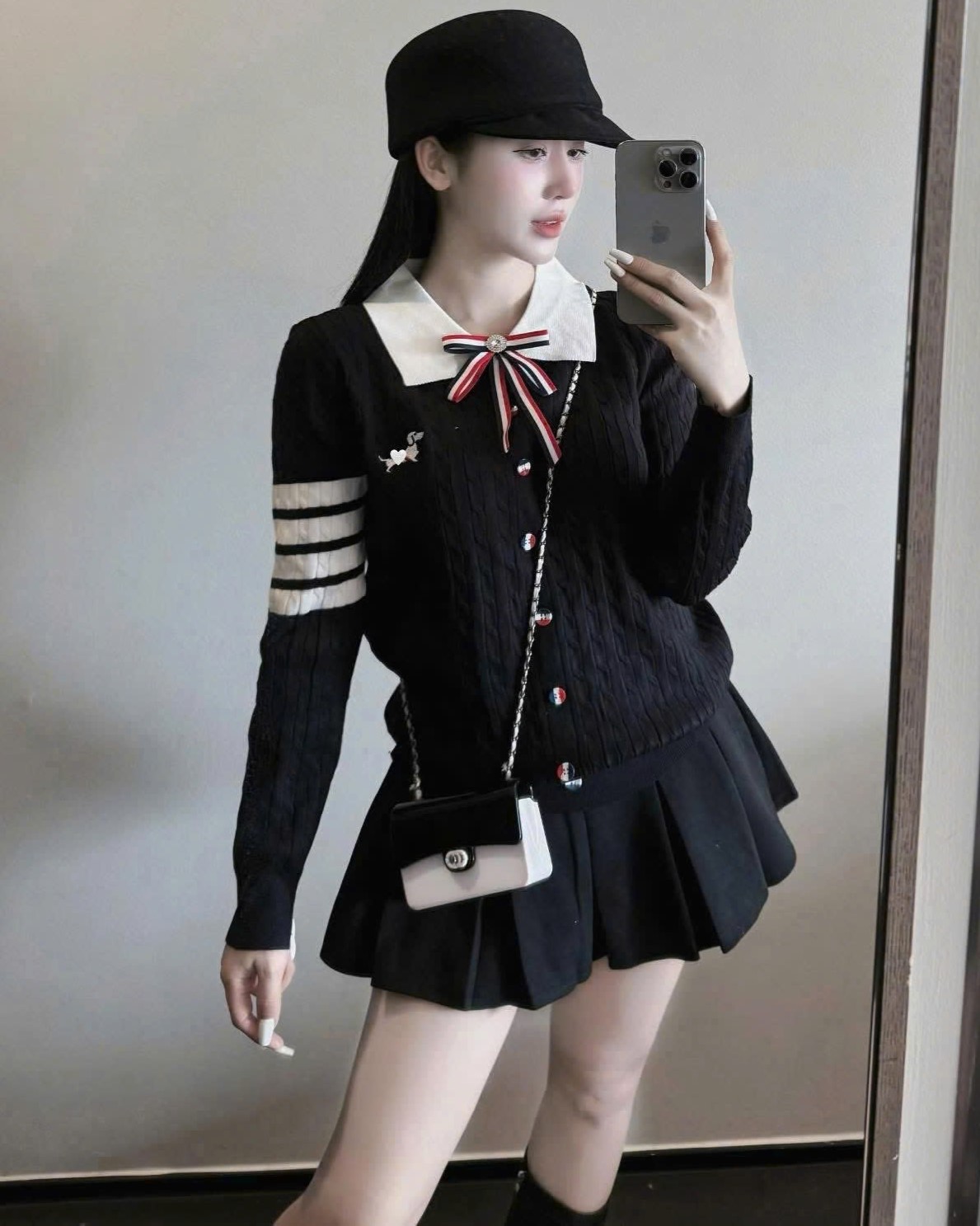 Áo len cổ nơ Thom Browne 10