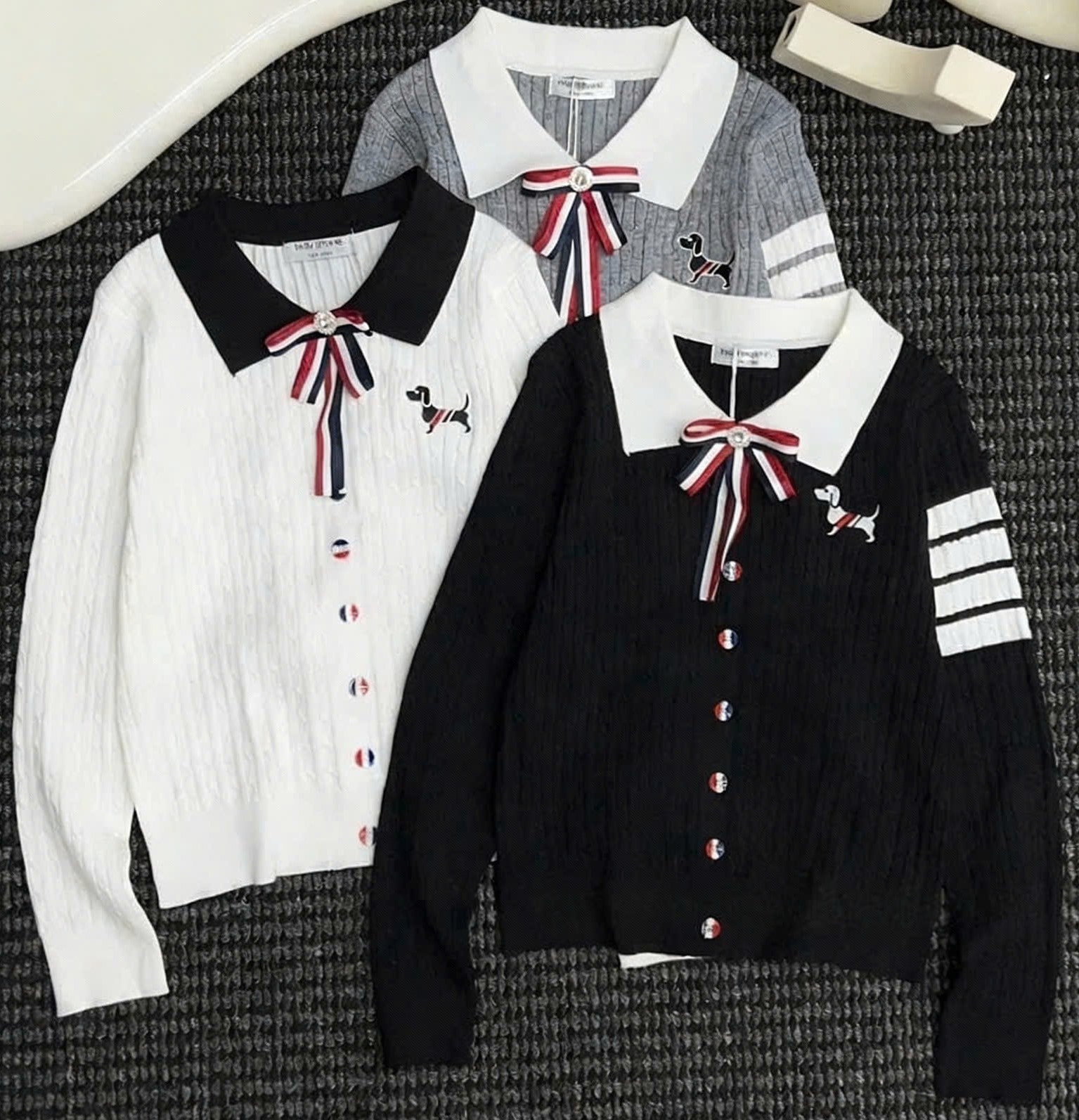 Áo len cổ nơ Thom Browne 11
