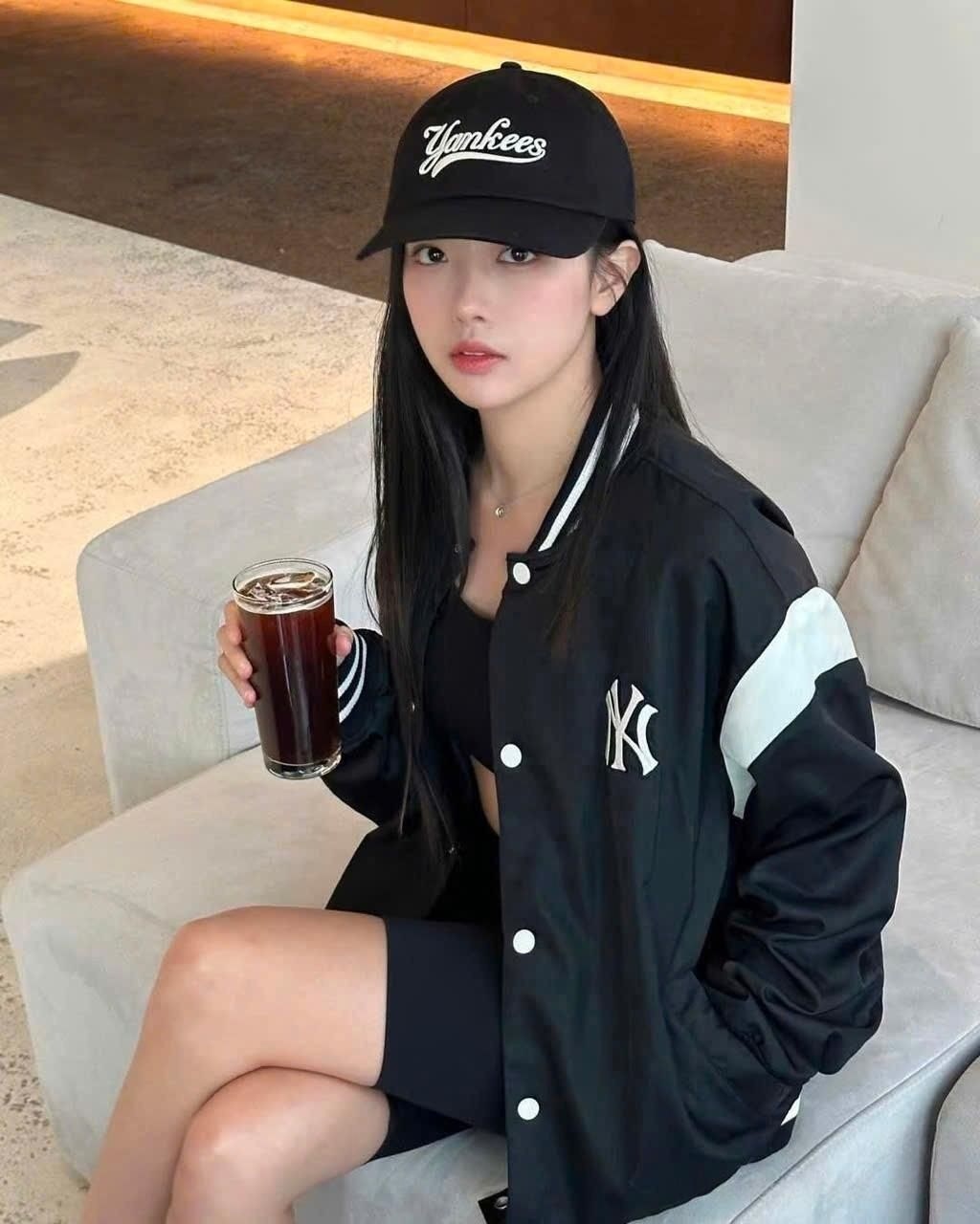 Áo Khoác Bomber New Era Yankees Varsity Jacket Black 8