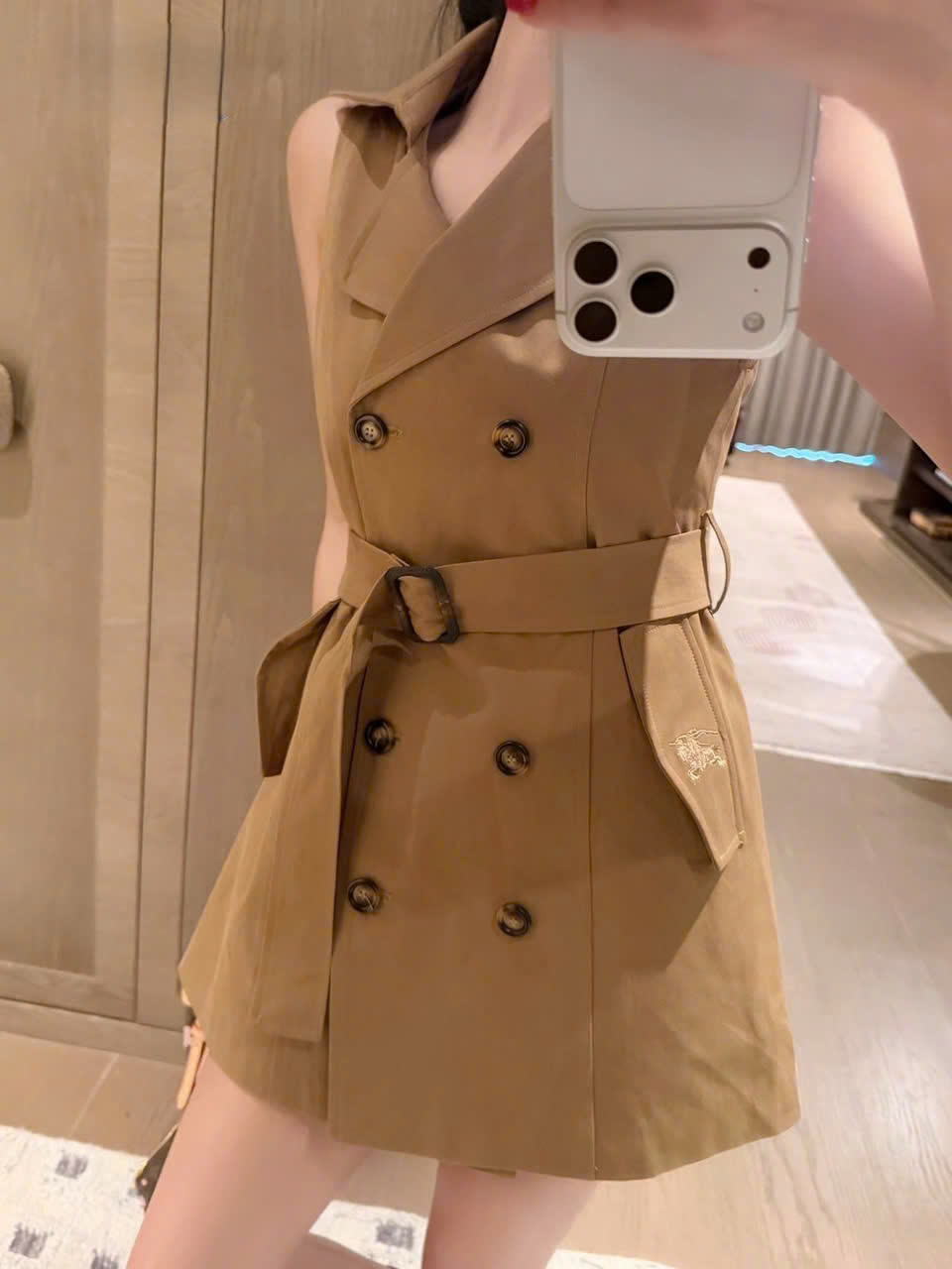 Áo đầm sát nách Burberry kèm thắt lưng 9