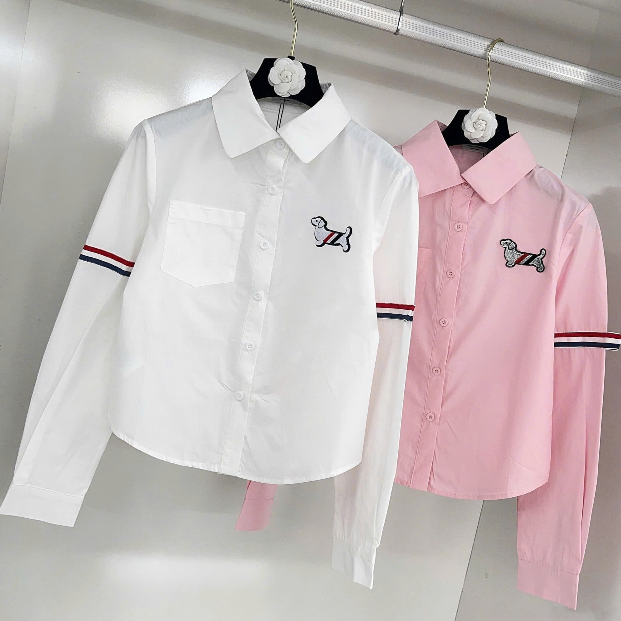 Áo sơ mi nữ tay dài hoa tiết chó Thom Browne 4