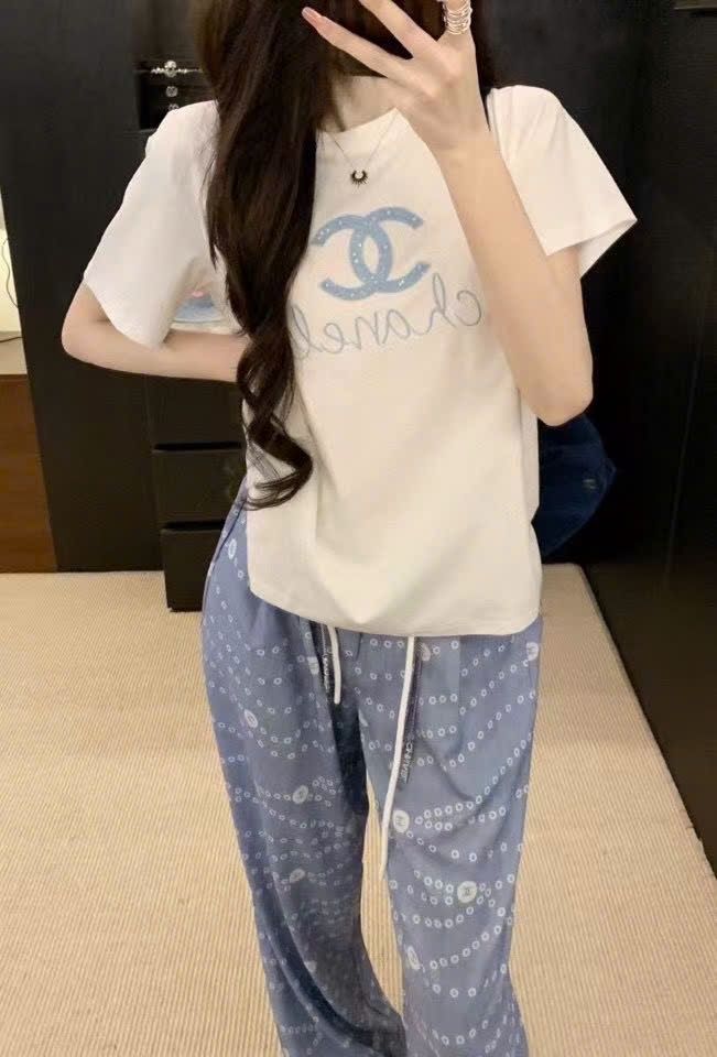 Set bộ nữ áo thun trắng quần dài xanh dương Chanel 1