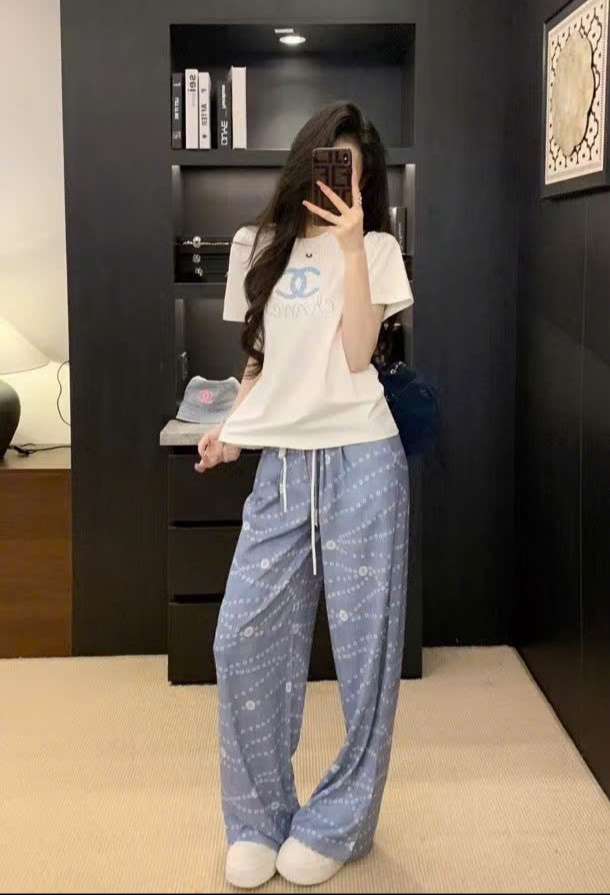 Set bộ nữ áo thun trắng quần dài xanh dương Chanel 3