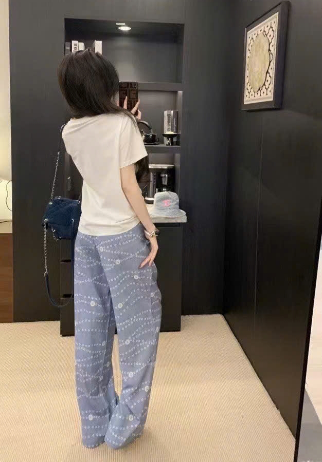 Set bộ nữ áo thun trắng quần dài xanh dương Chanel 4